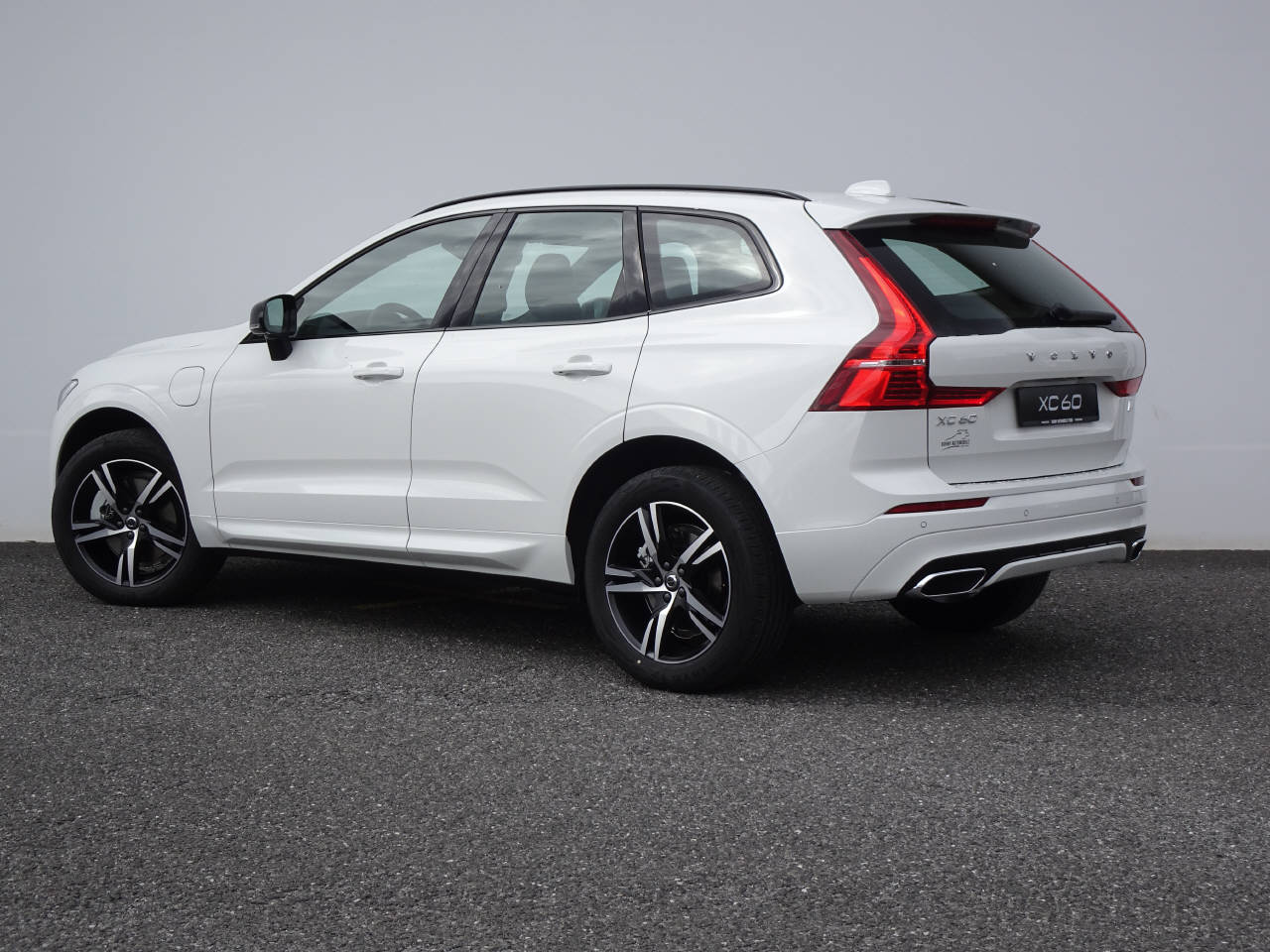 VOLVO XC60 2.0 T6 TE R-Design eAWD-image-5