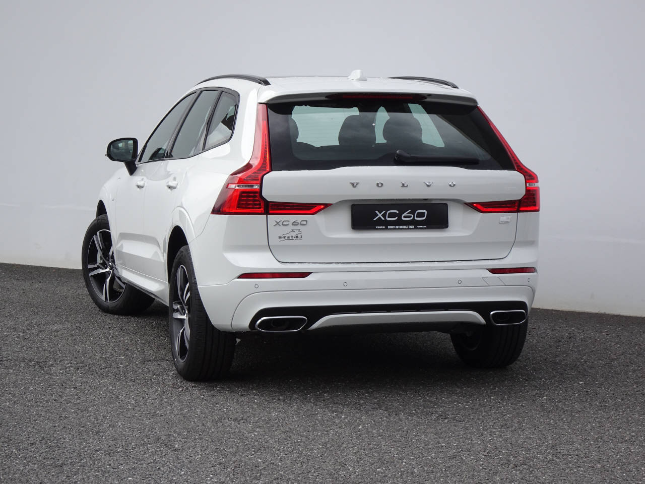 VOLVO XC60 2.0 T6 TE R-Design eAWD-image-4