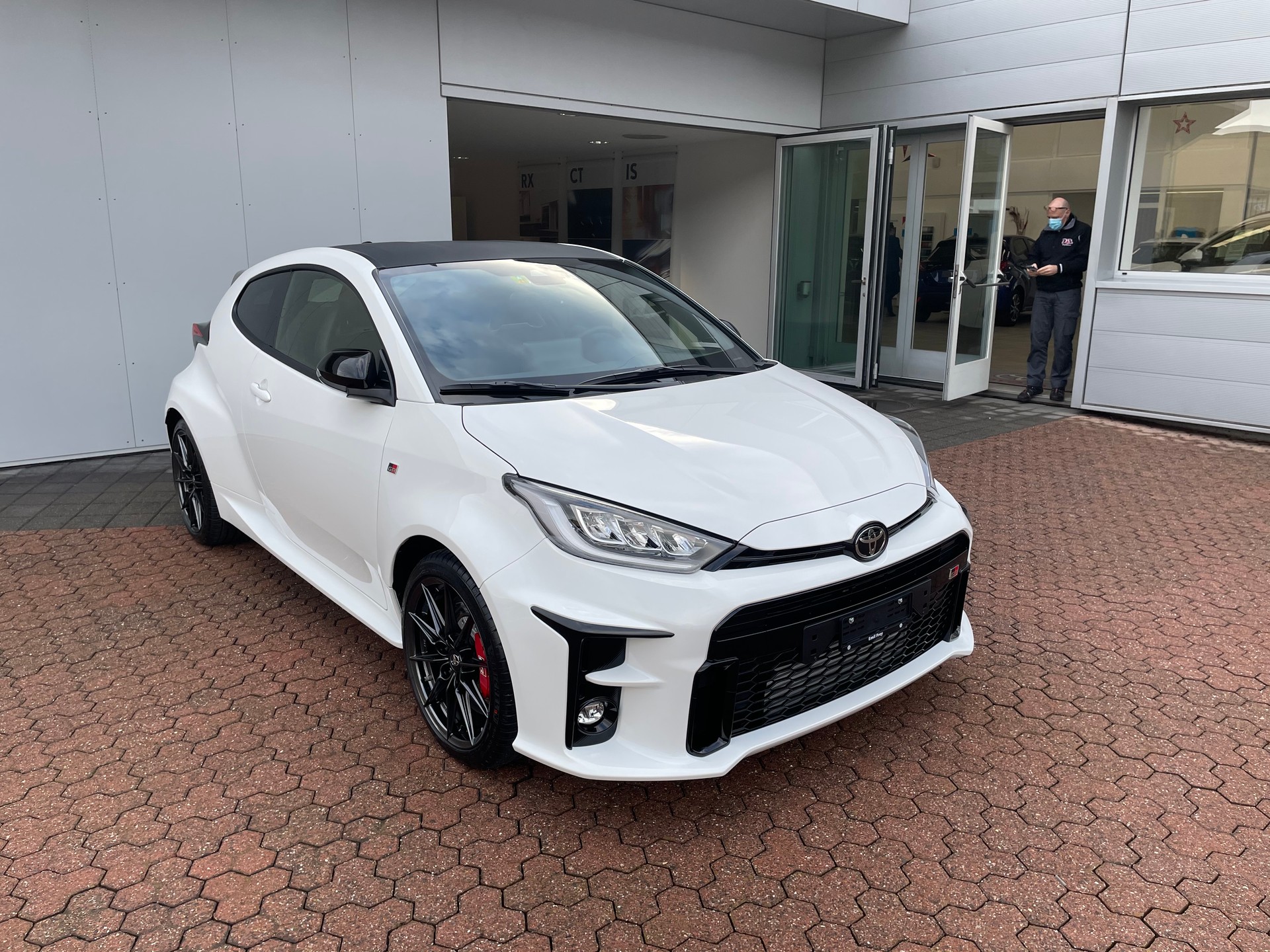 TOYOTA 1.6 Turbo Sport 4x4-image-1