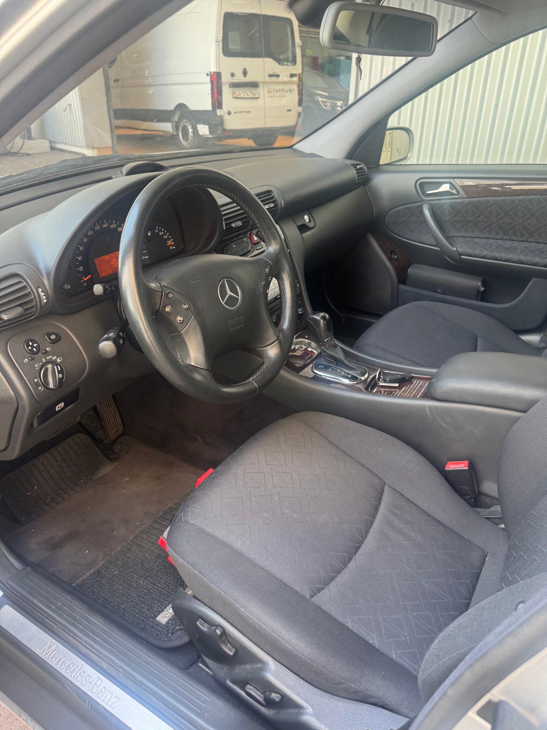 MERCEDES-BENZ C 270 CDI Avantgarde-image-8