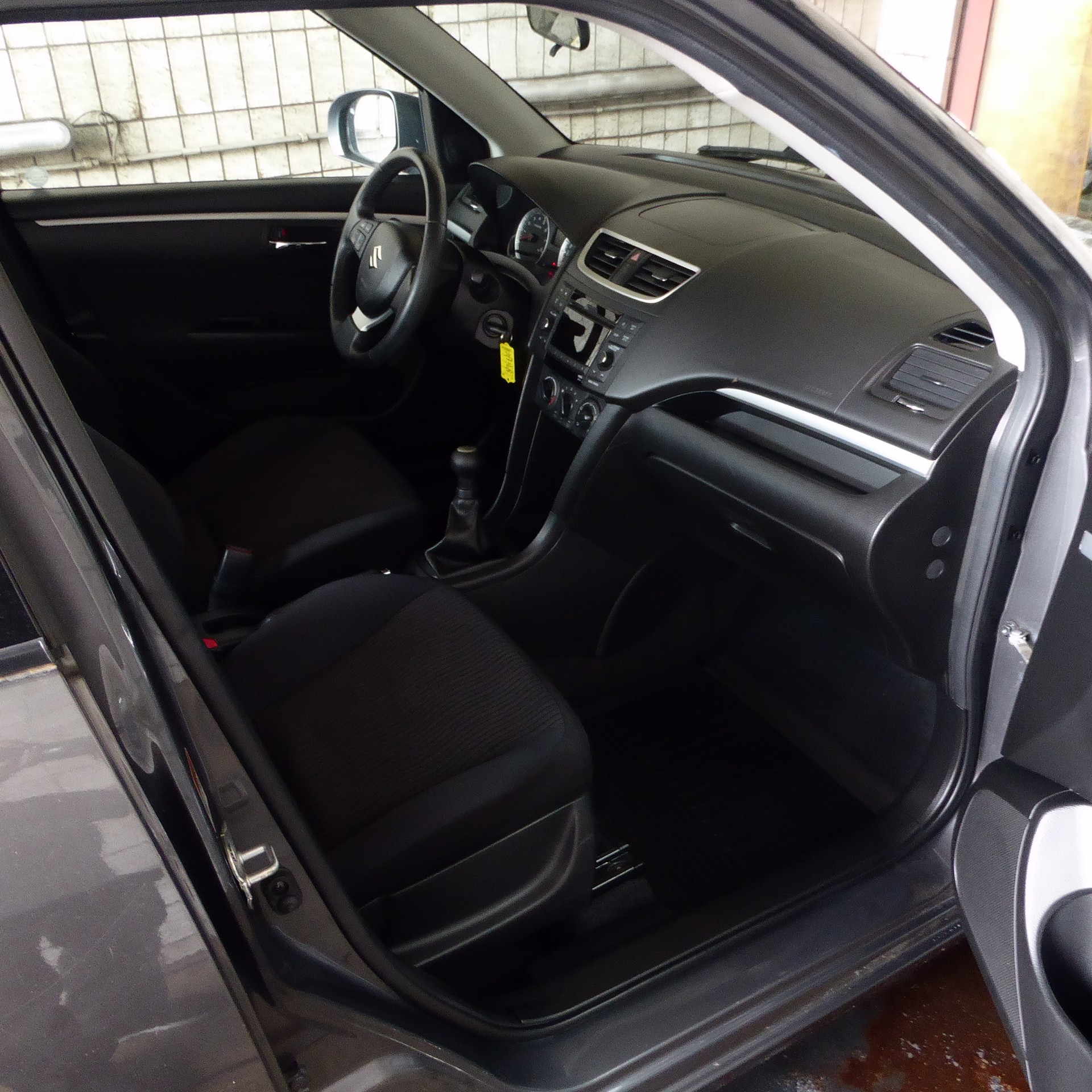 SUZUKI Swift 1.2i 16V GL 4x4-image-8