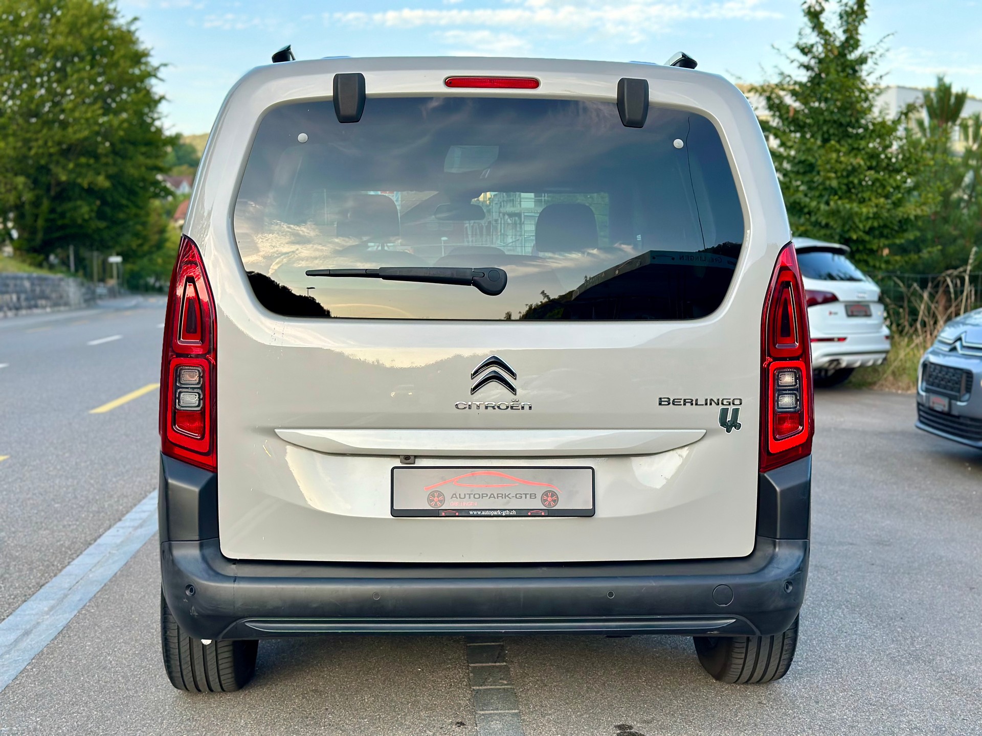 CITROEN Berlingo 1.5 BlueHDi Shine EAT8-image-7