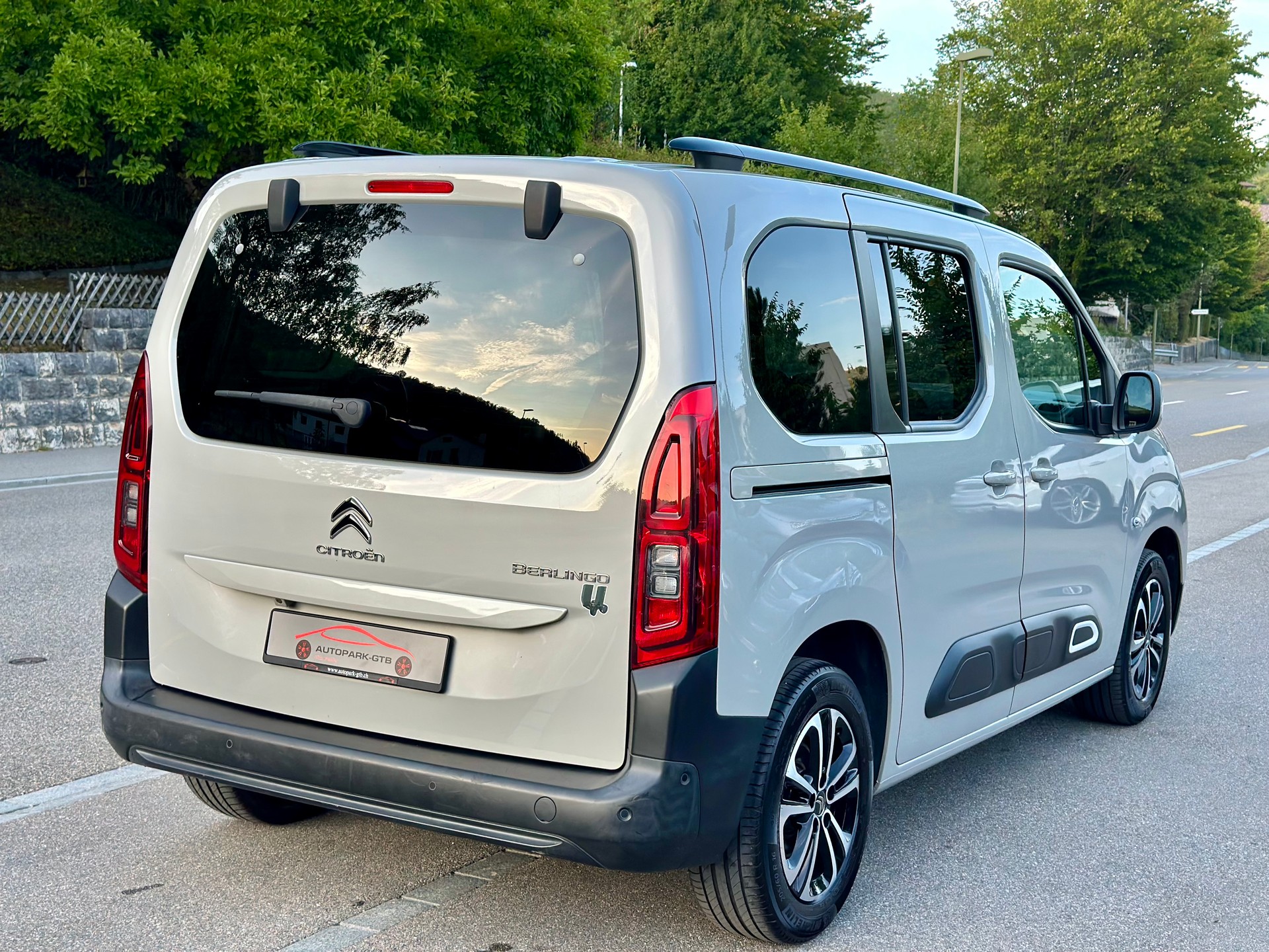 CITROEN Berlingo 1.5 BlueHDi Shine EAT8-image-6