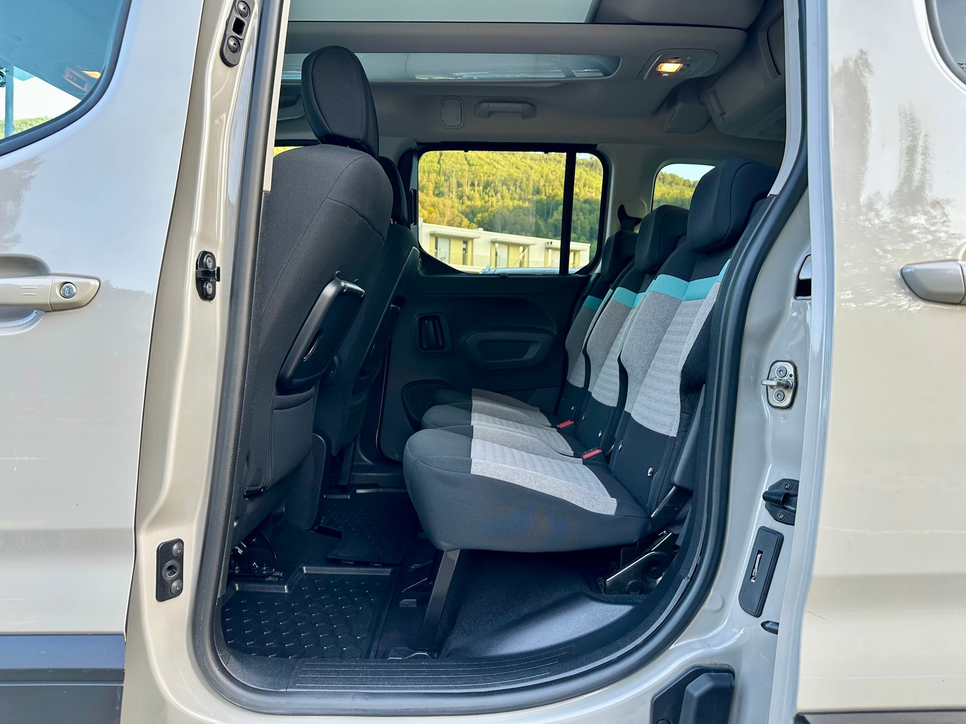 CITROEN Berlingo 1.5 BlueHDi Shine EAT8-image-16