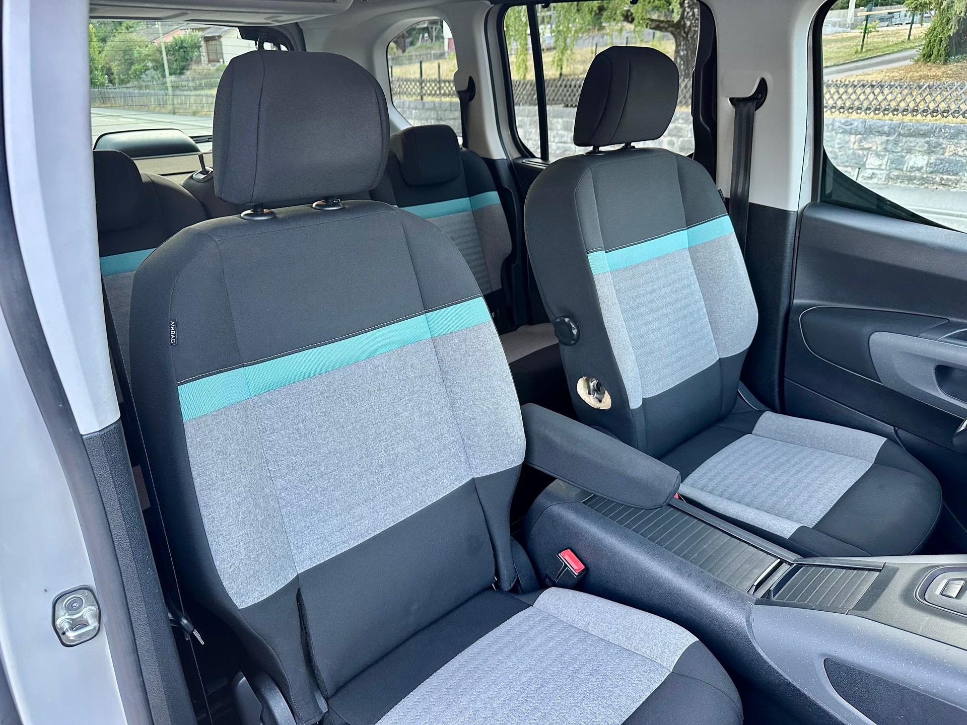 CITROEN Berlingo 1.5 BlueHDi Shine EAT8-image-15