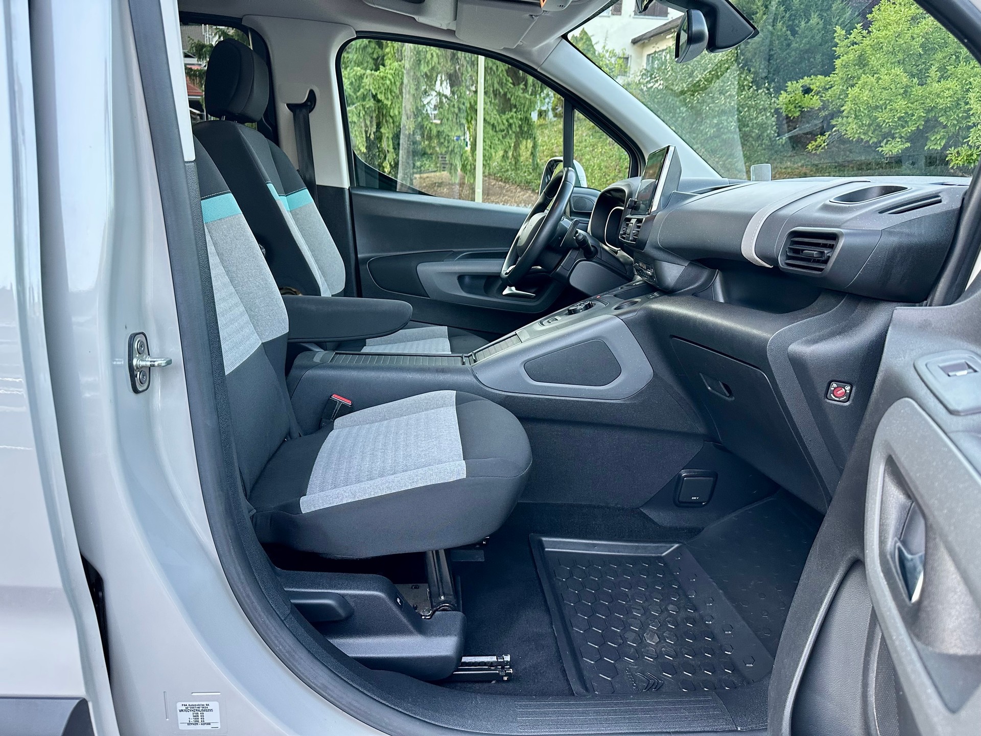 CITROEN Berlingo 1.5 BlueHDi Shine EAT8-image-11