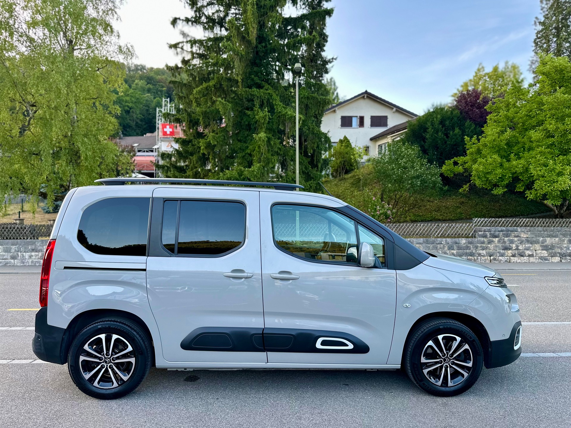 CITROEN Berlingo 1.5 BlueHDi Shine EAT8-image-4
