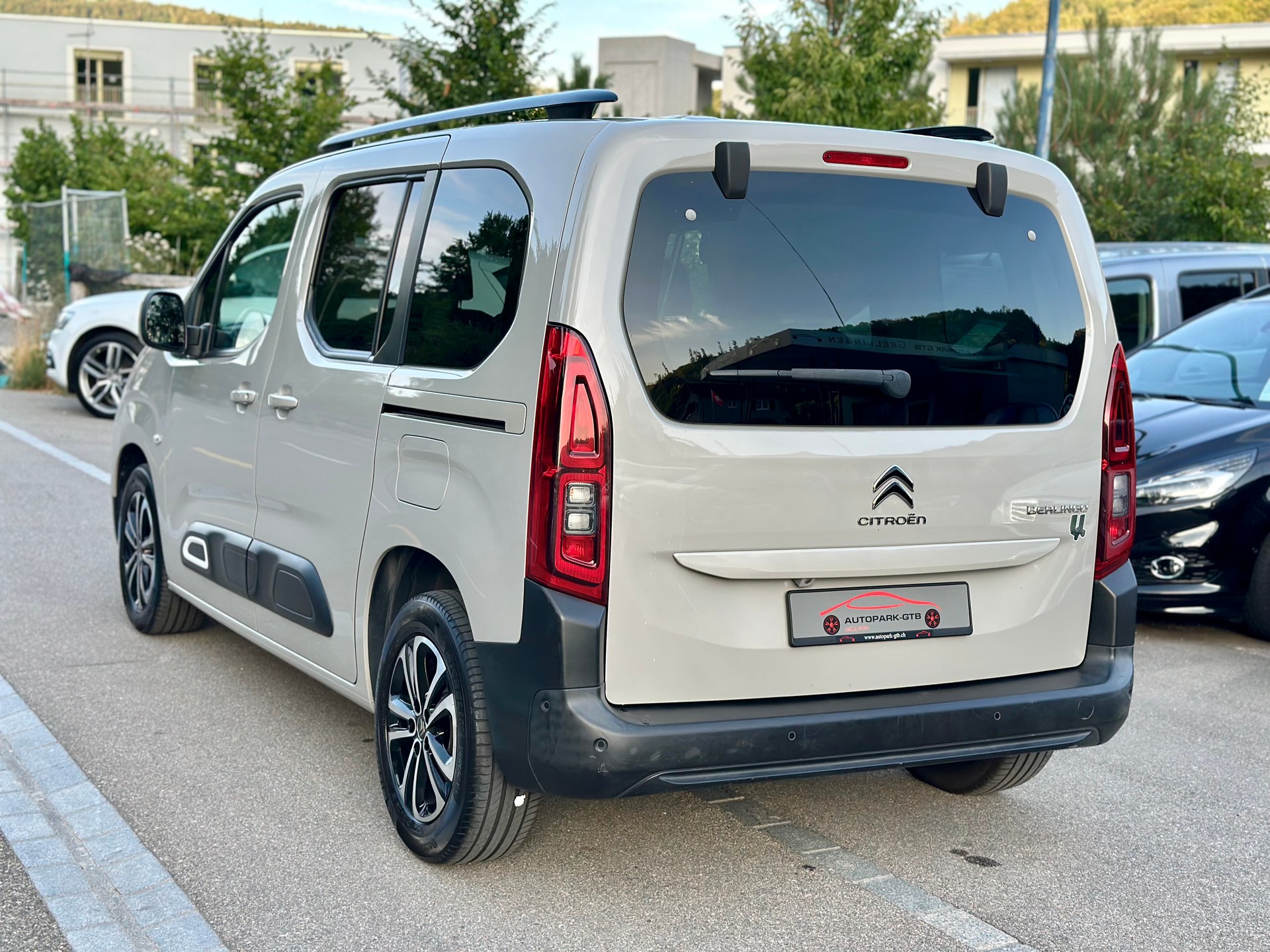 CITROEN Berlingo 1.5 BlueHDi Shine EAT8-image-5