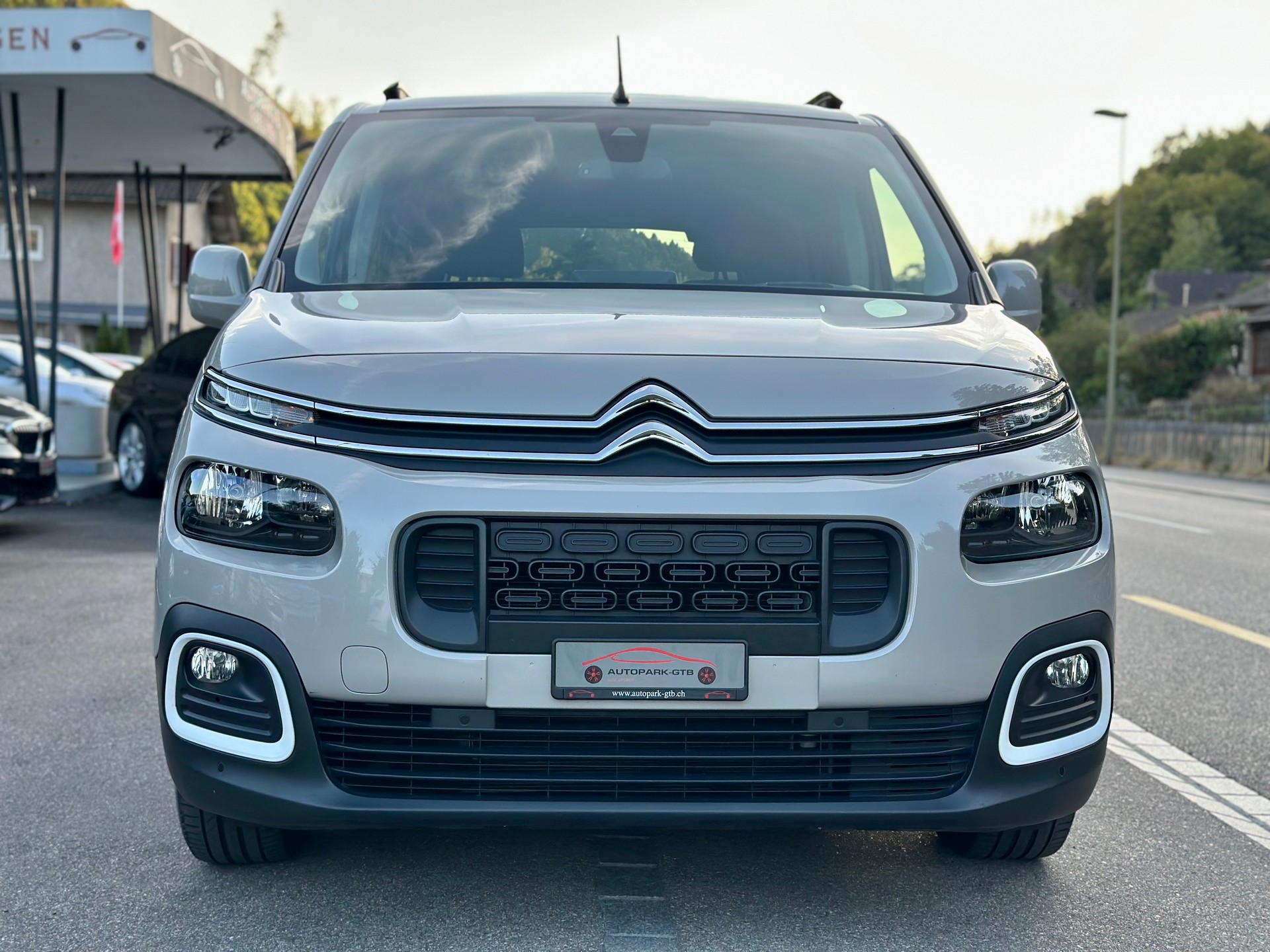 CITROEN Berlingo 1.5 BlueHDi Shine EAT8-showroom-element-2