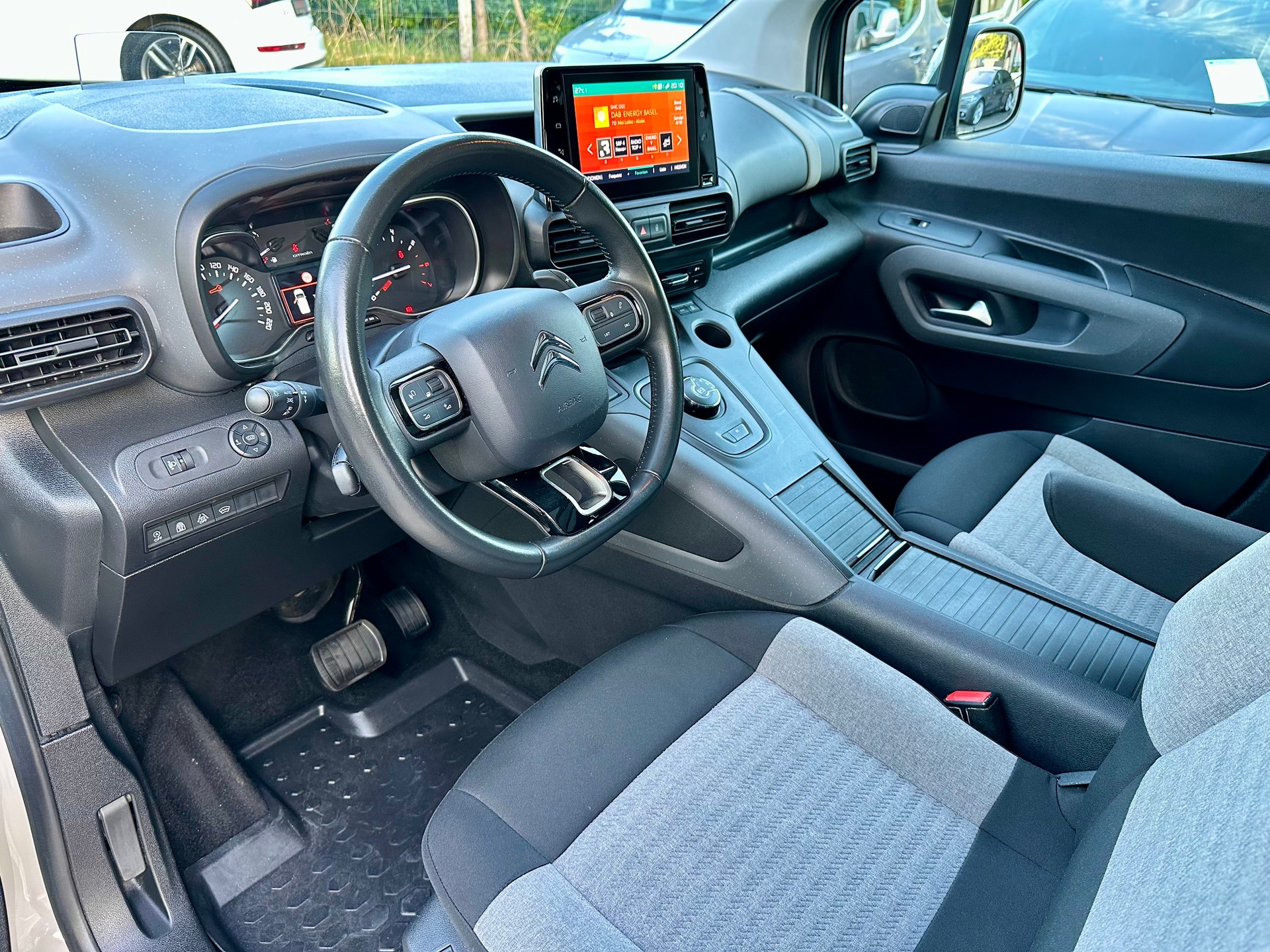 CITROEN Berlingo 1.5 BlueHDi Shine EAT8-image-8