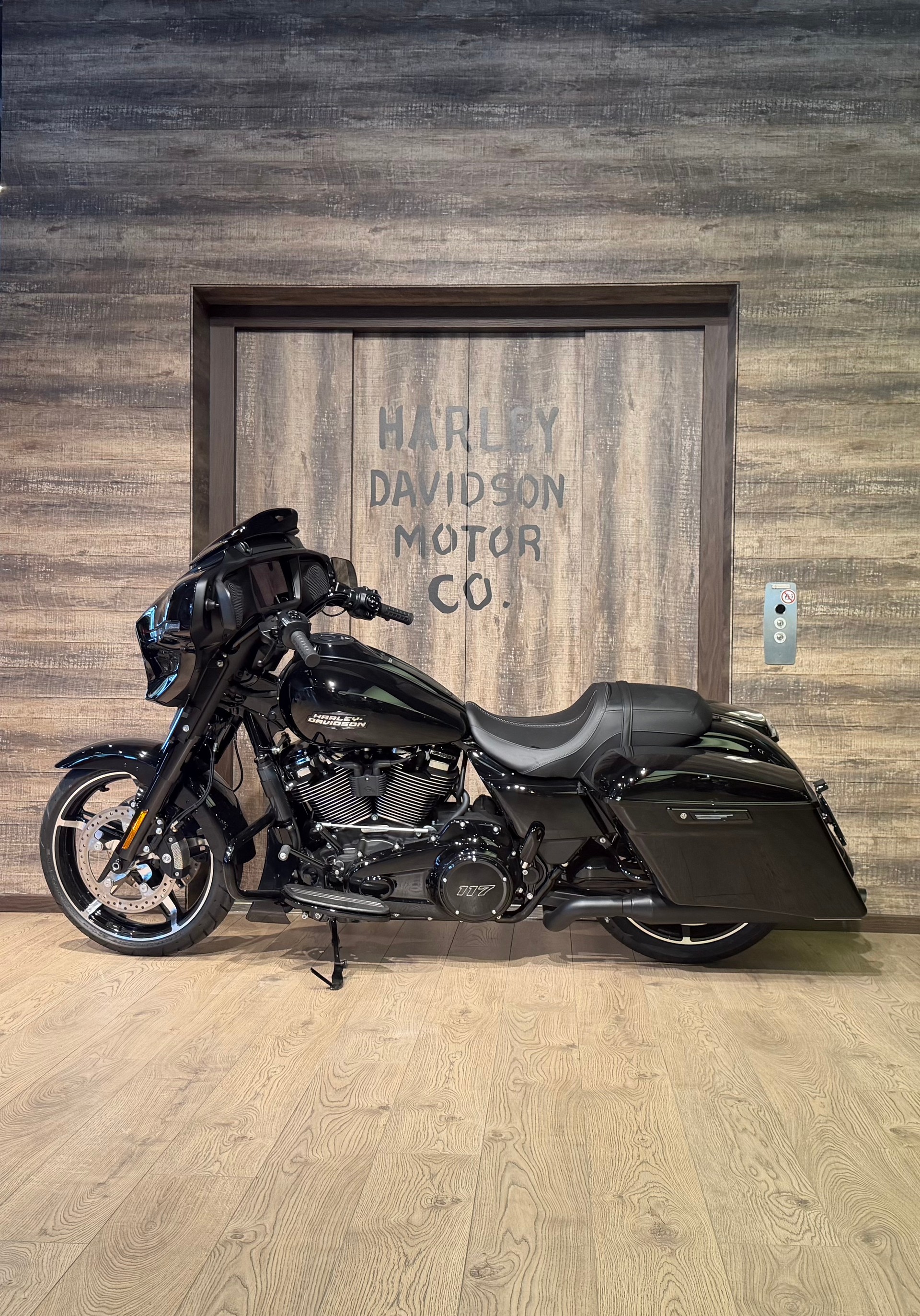 HARLEY-DAVIDSON Street Glide-showroom-element-3