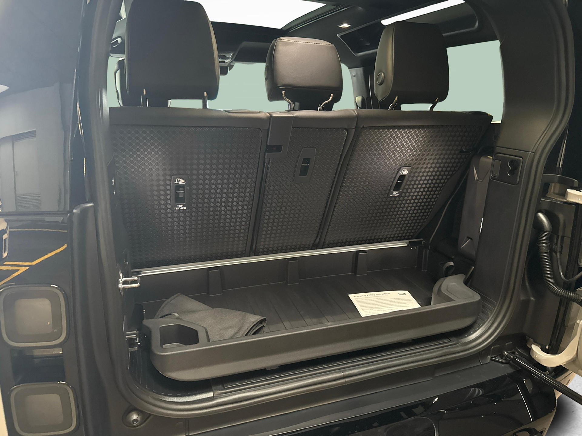 LAND ROVER Defender 90 3.0 D I6 350 X-Dynamic HSE-image-9