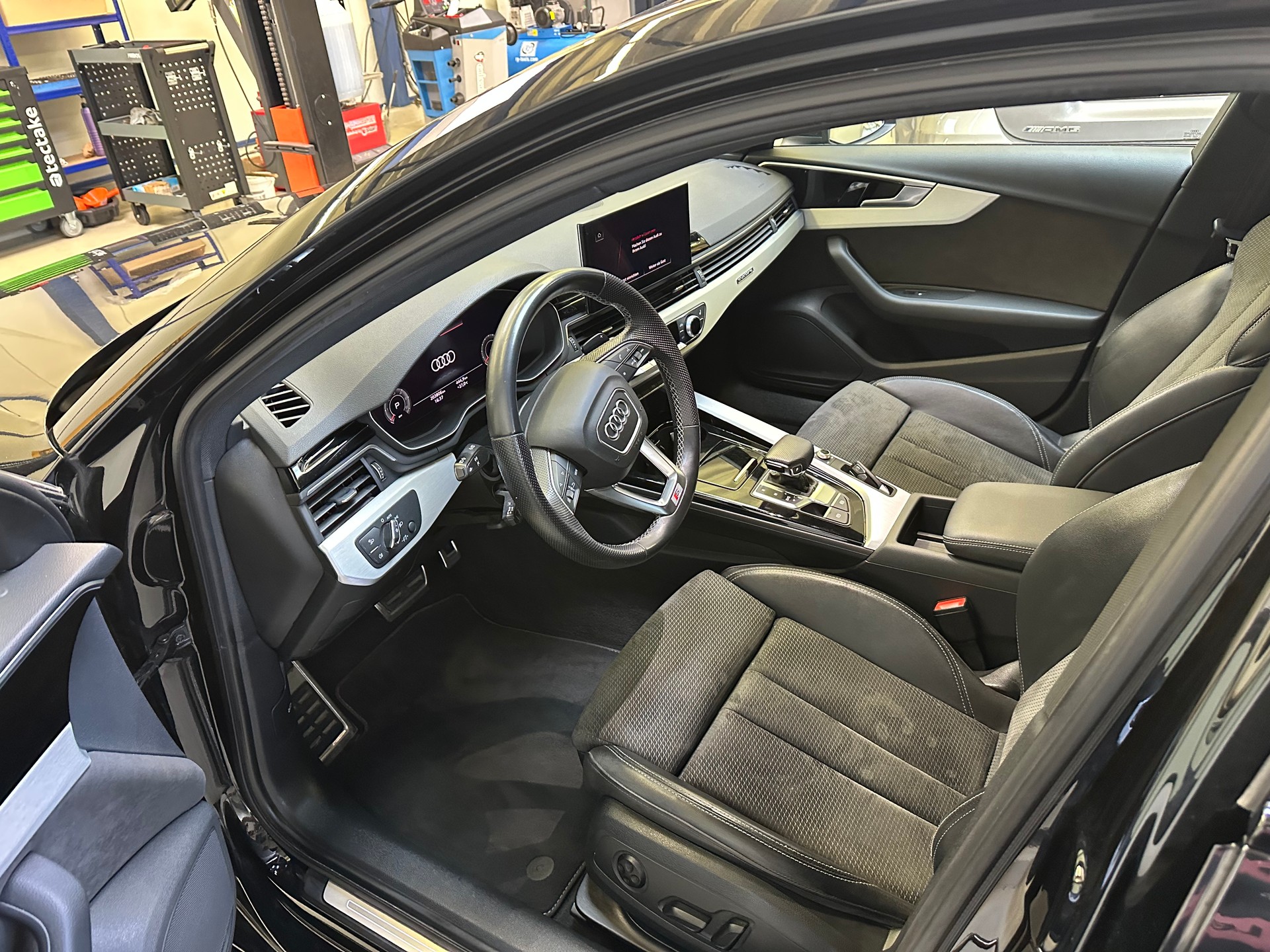 AUDI A4 Avant 40 TDI S line Attraction quattro S-tronic-image-7