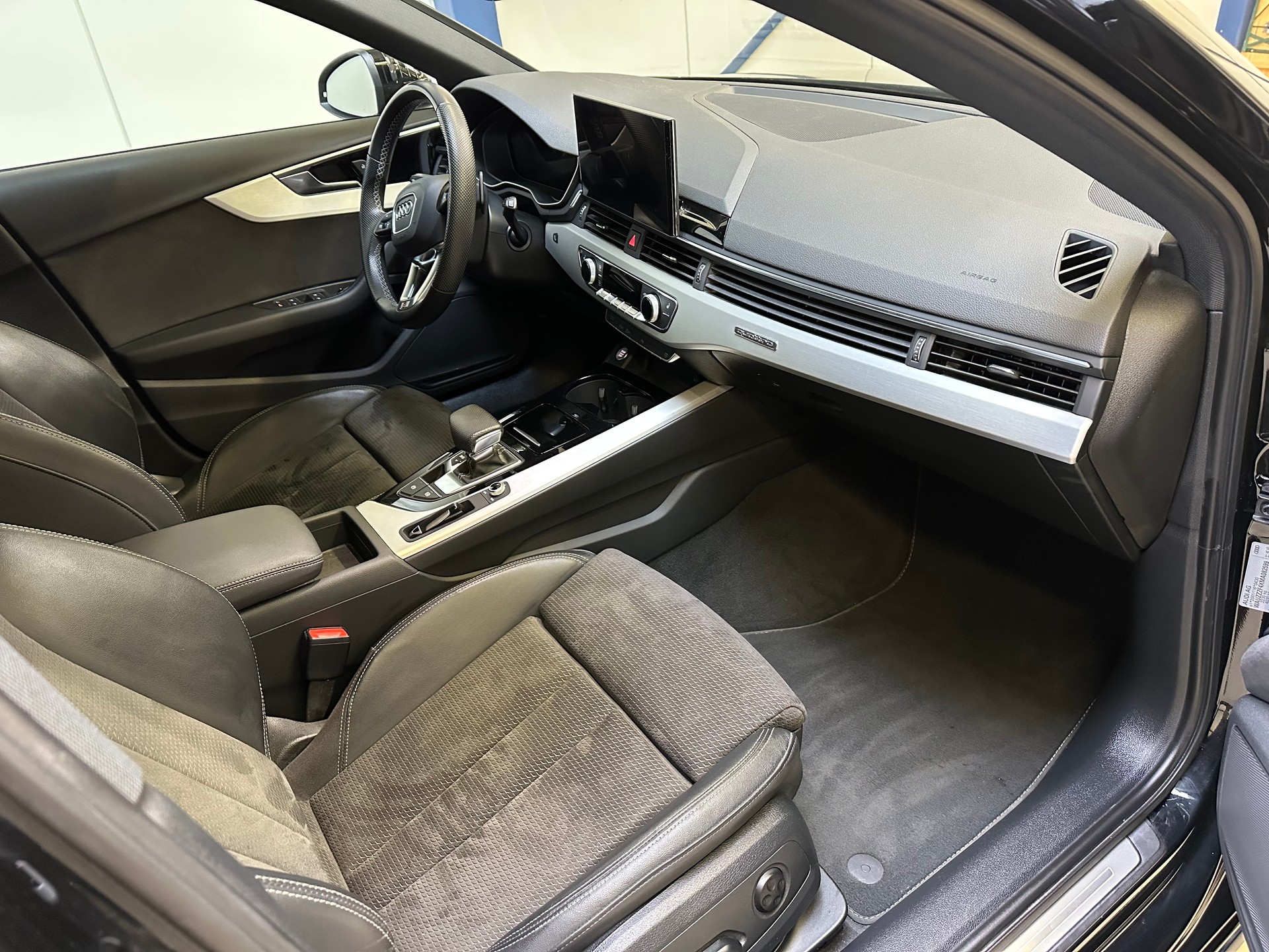 AUDI A4 Avant 40 TDI S line Attraction quattro S-tronic-image-5