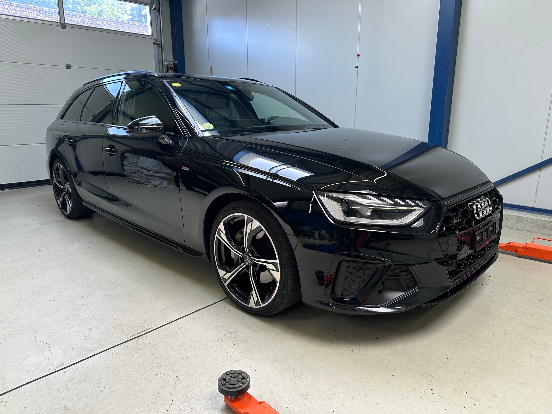 AUDI A4 Avant 40 TDI S line Attraction quattro S-tronic-image-0