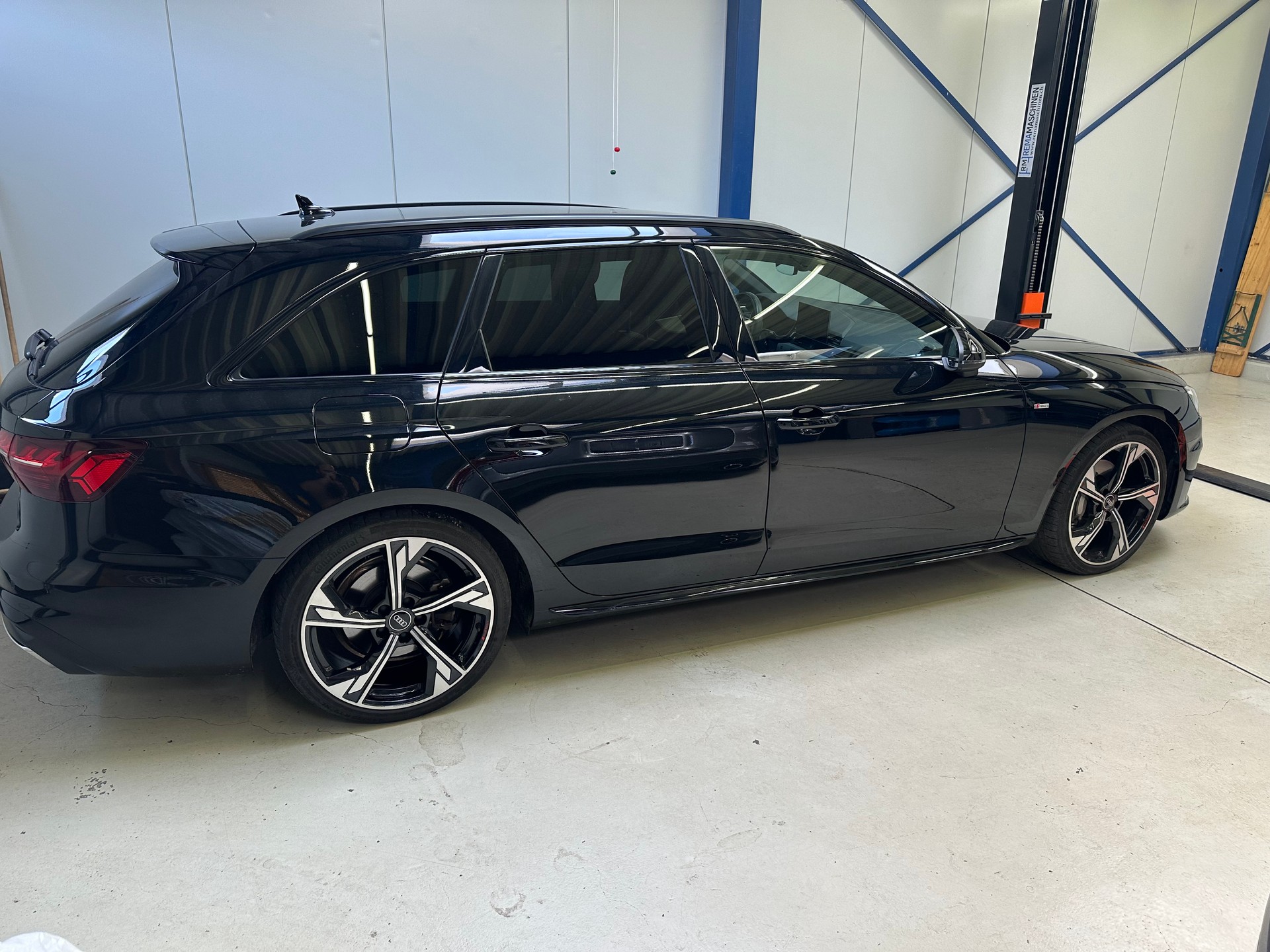 AUDI A4 Avant 40 TDI S line Attraction quattro S-tronic-image-4