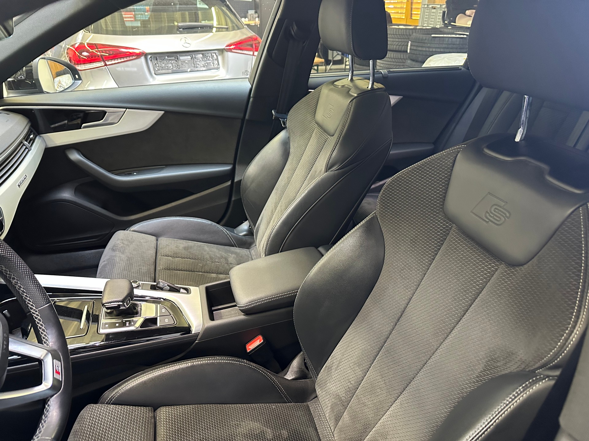 AUDI A4 Avant 40 TDI S line Attraction quattro S-tronic-image-8