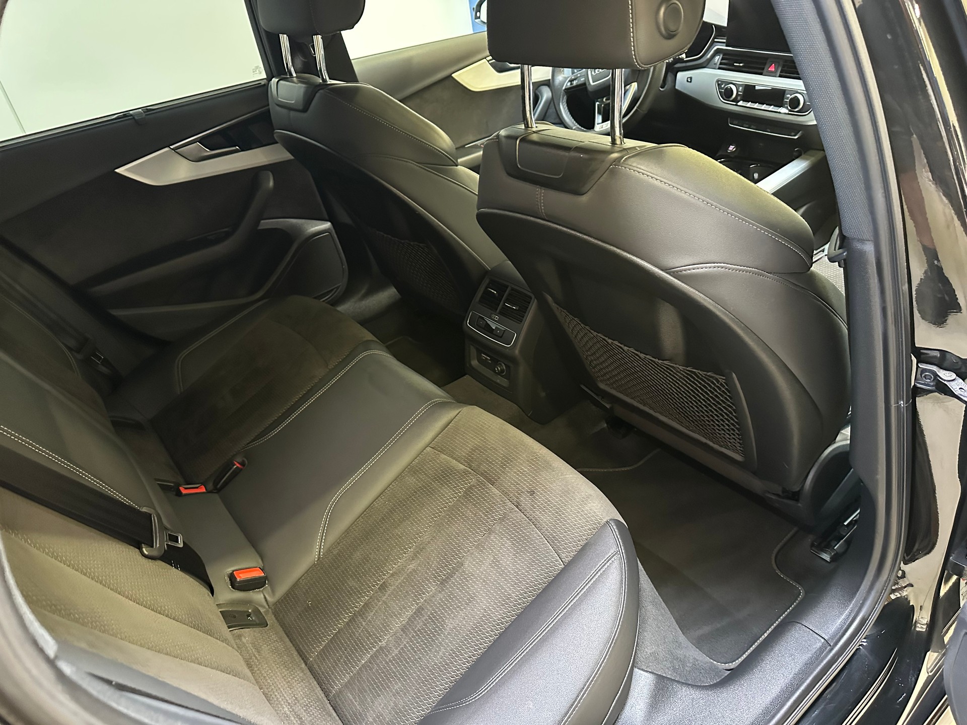 AUDI A4 Avant 40 TDI S line Attraction quattro S-tronic-image-6