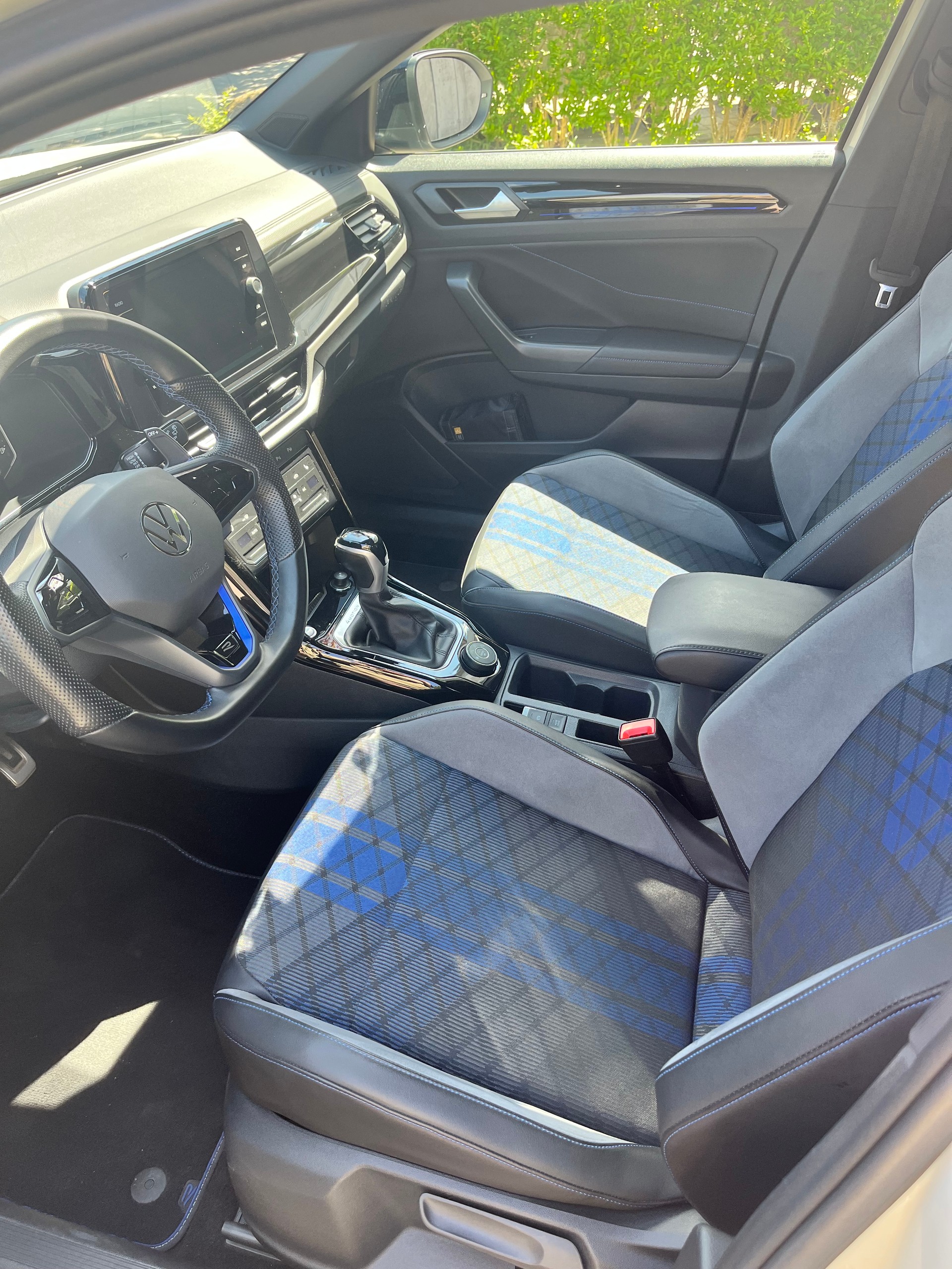 VW 2.0 TSI R DSG 4motion-image-3