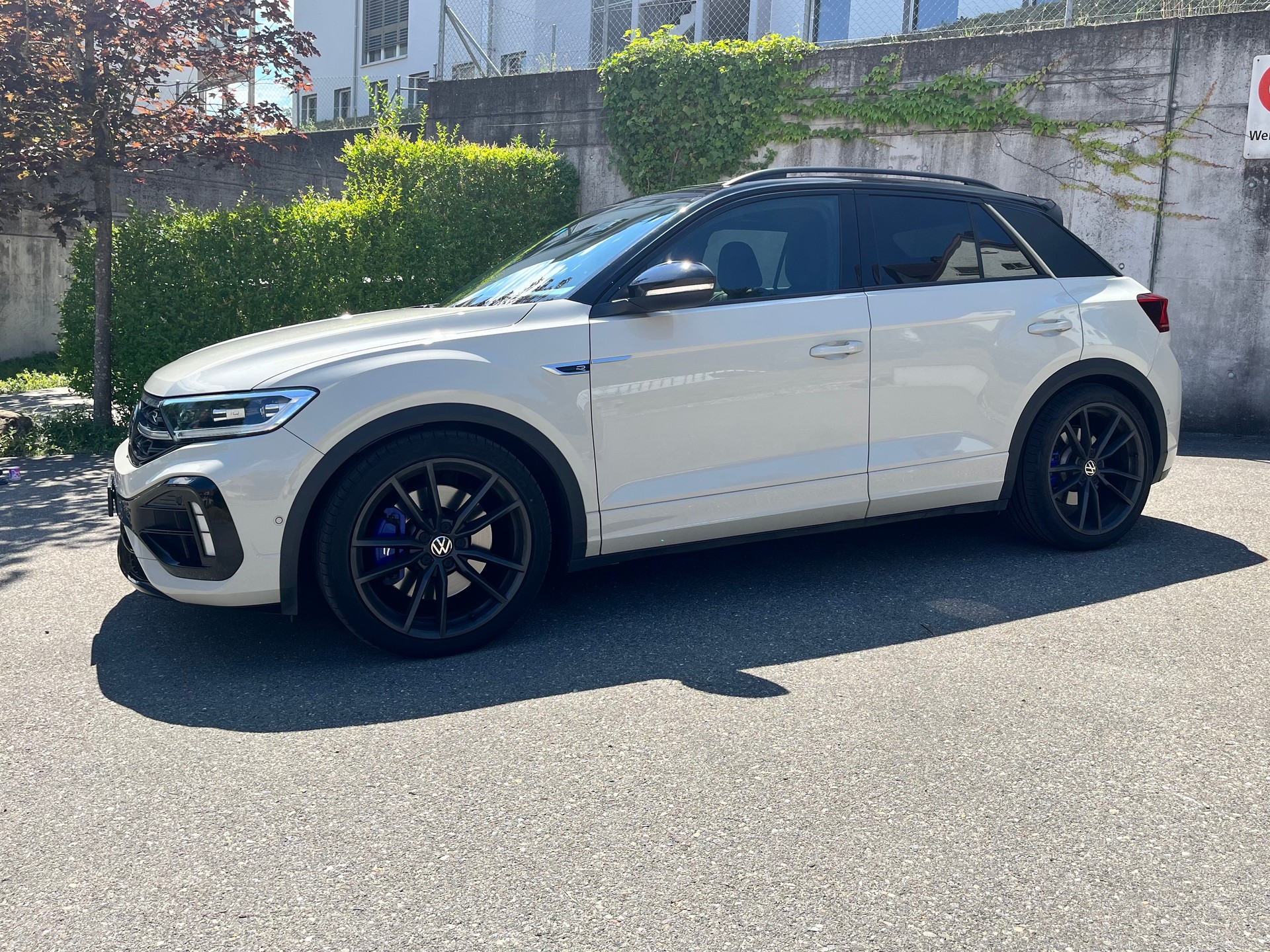 VW 2.0 TSI R DSG 4motion-image-0