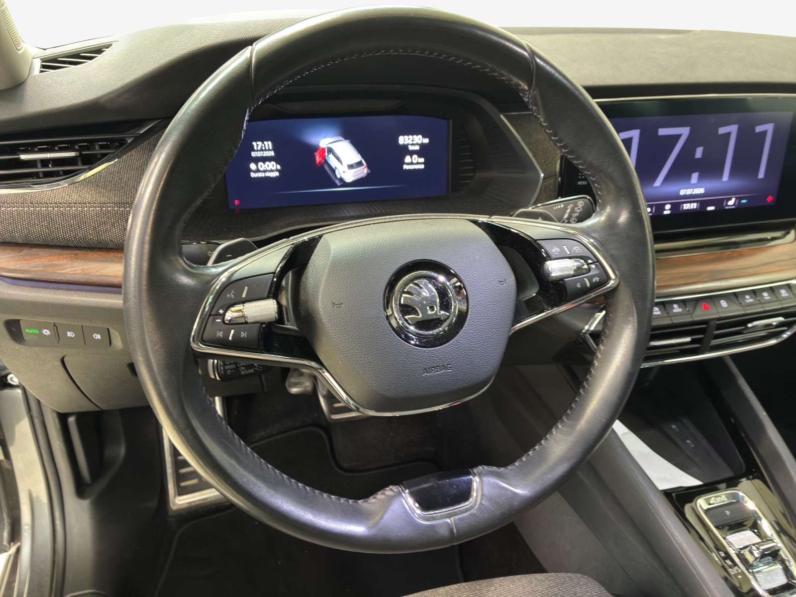 SKODA Octavia Combi 2.0 TDI DSG Scout 4x4-image-9