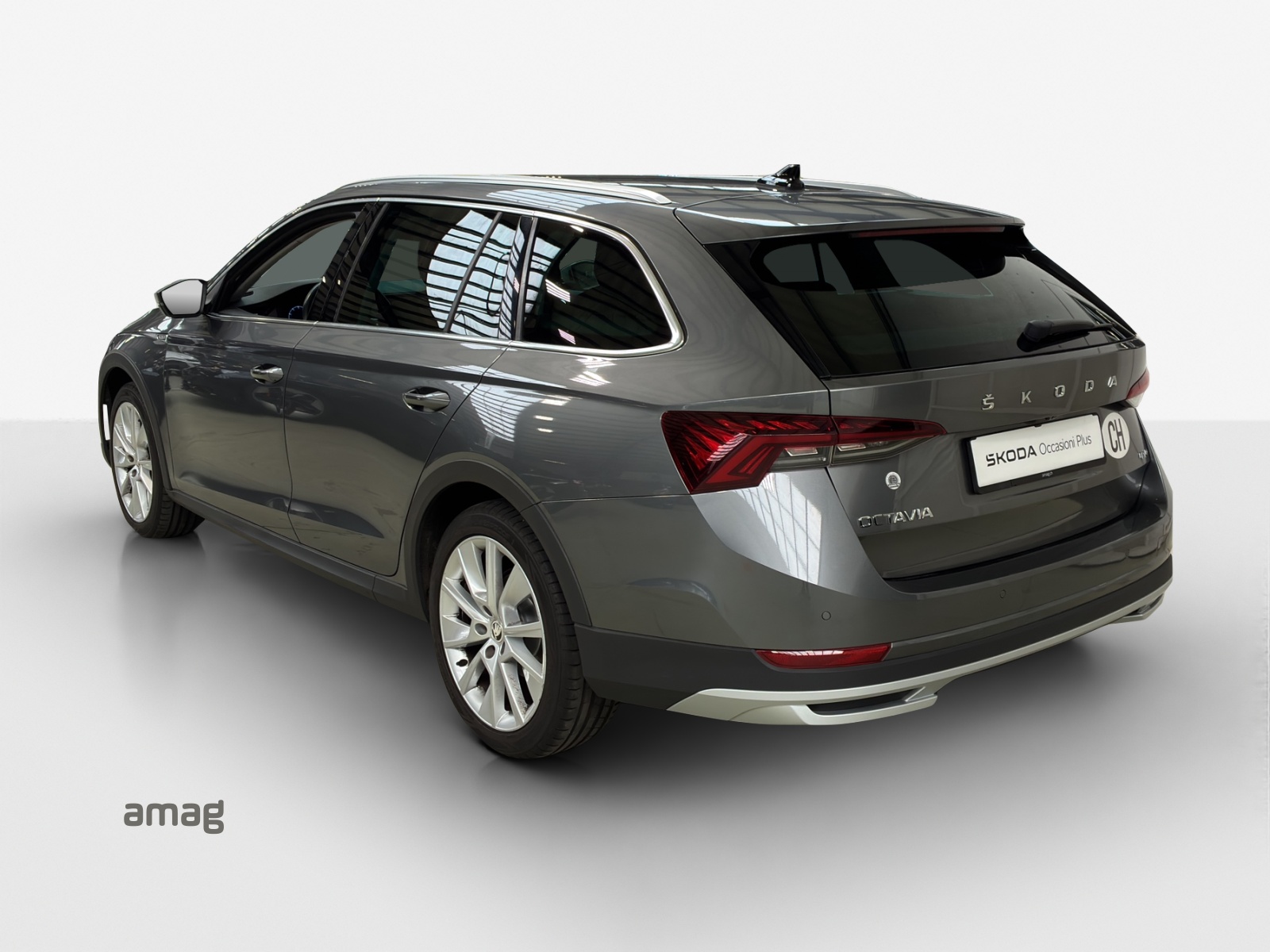 SKODA Octavia Combi 2.0 TDI DSG Scout 4x4-image-2