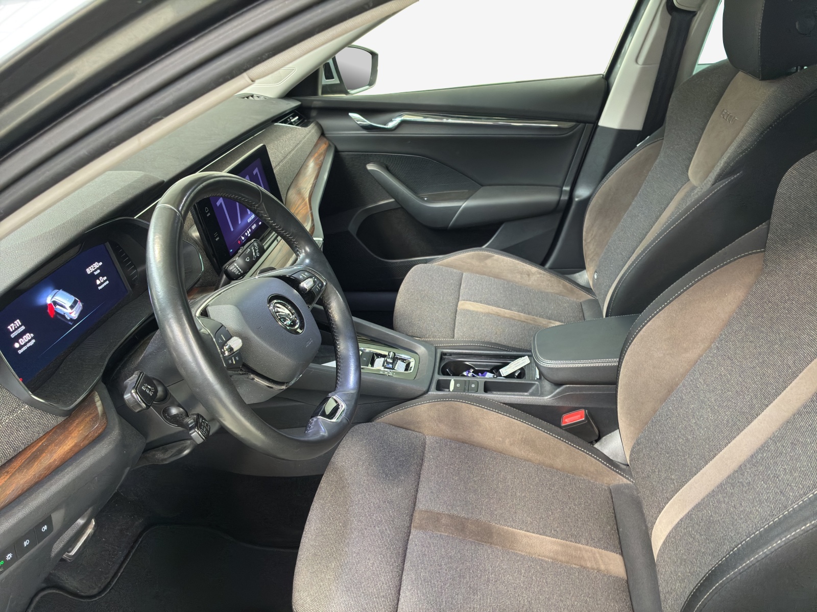 SKODA Octavia Combi 2.0 TDI DSG Scout 4x4-image-7