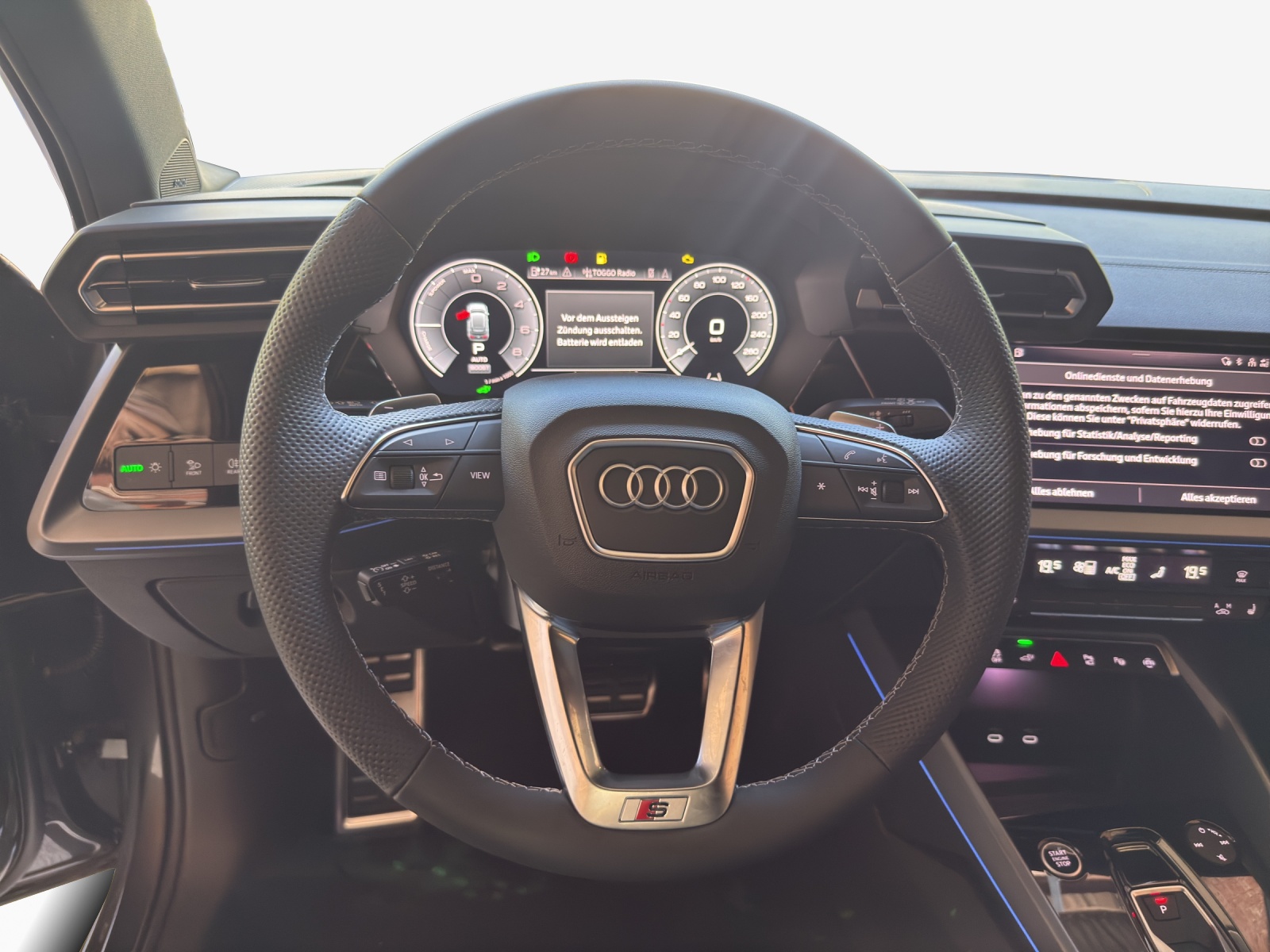 AUDI A3 Sportback TFSI e 200 kW S line S tronic-image-9