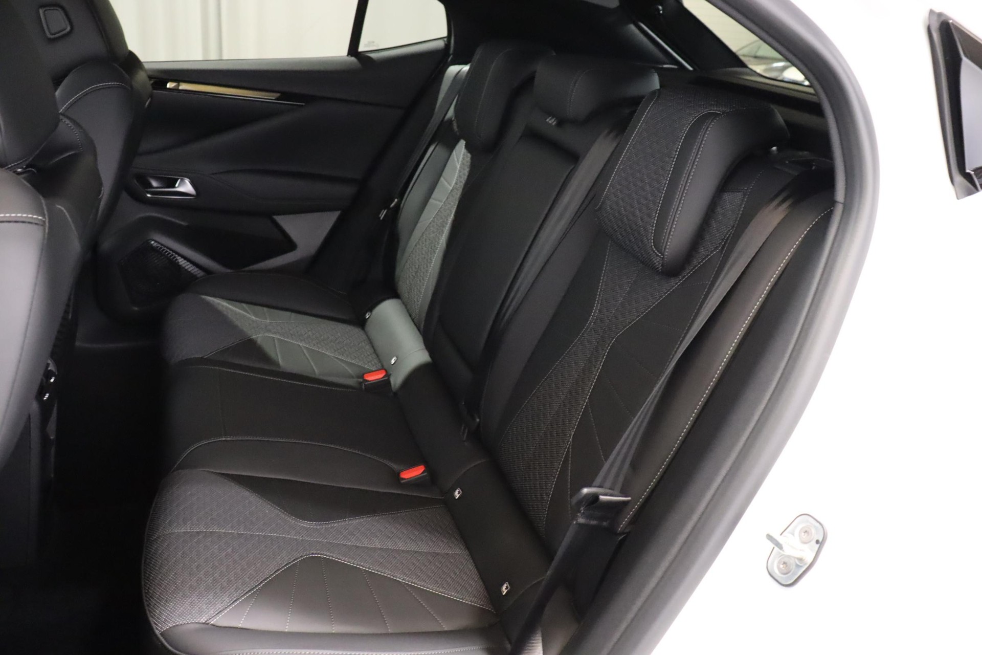 DS AUTOMOBILES No4 1.2 Hybrid Pallas-image-4