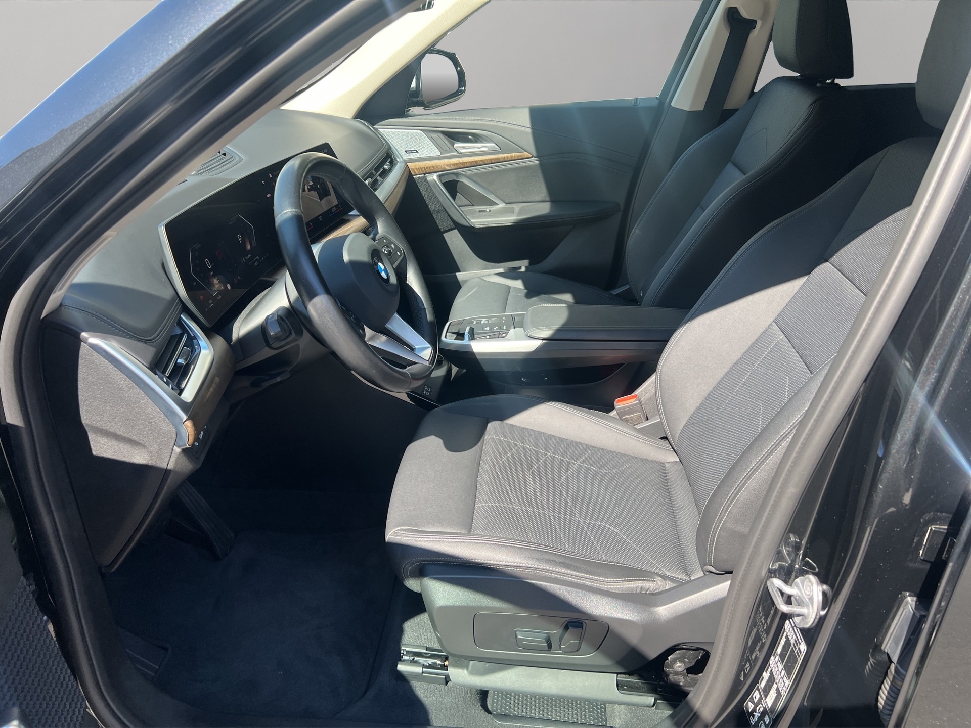 BMW X1 xDrive 23i 48V xLine-image-10