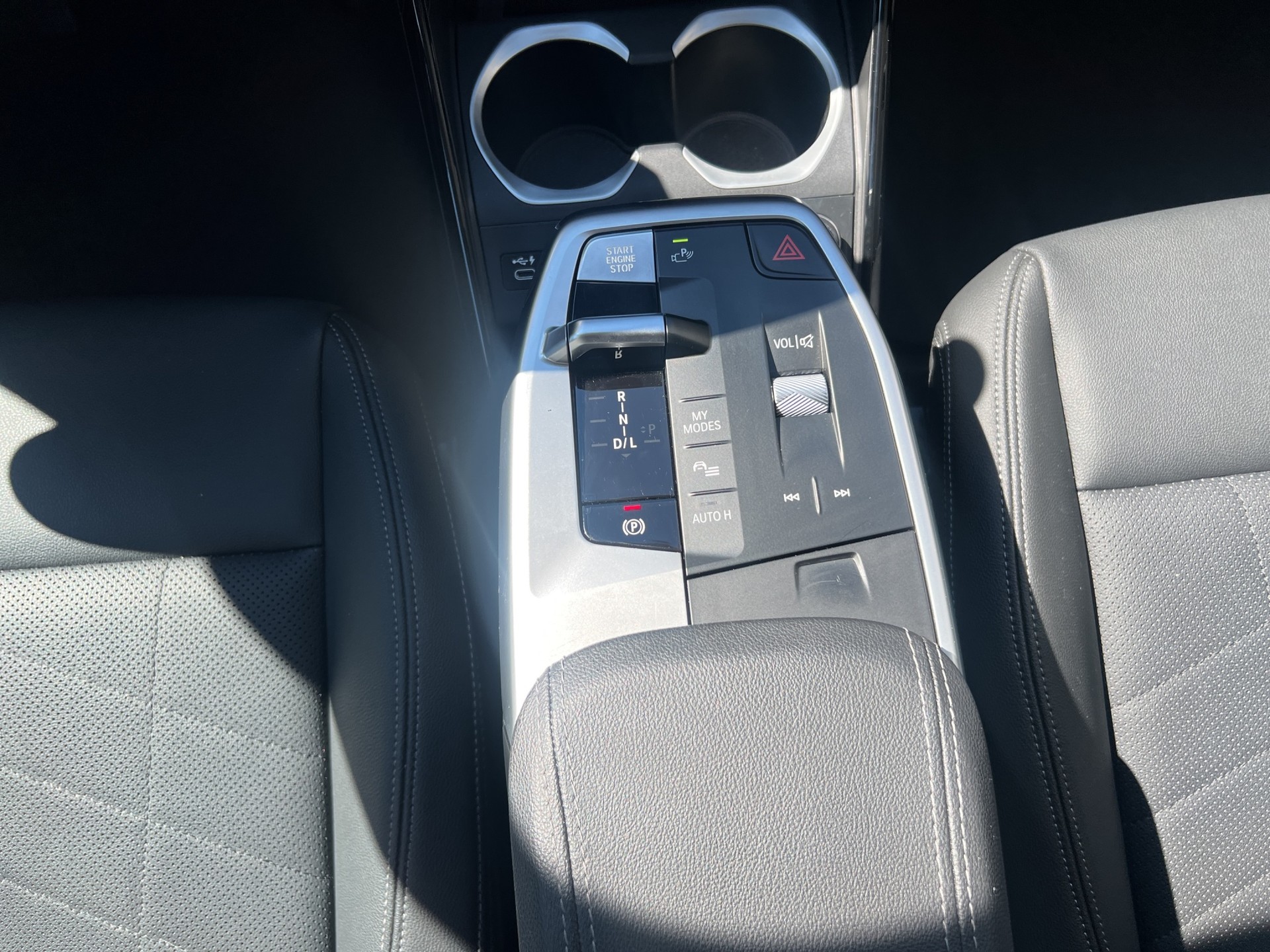 BMW X1 xDrive 23i 48V xLine-image-16