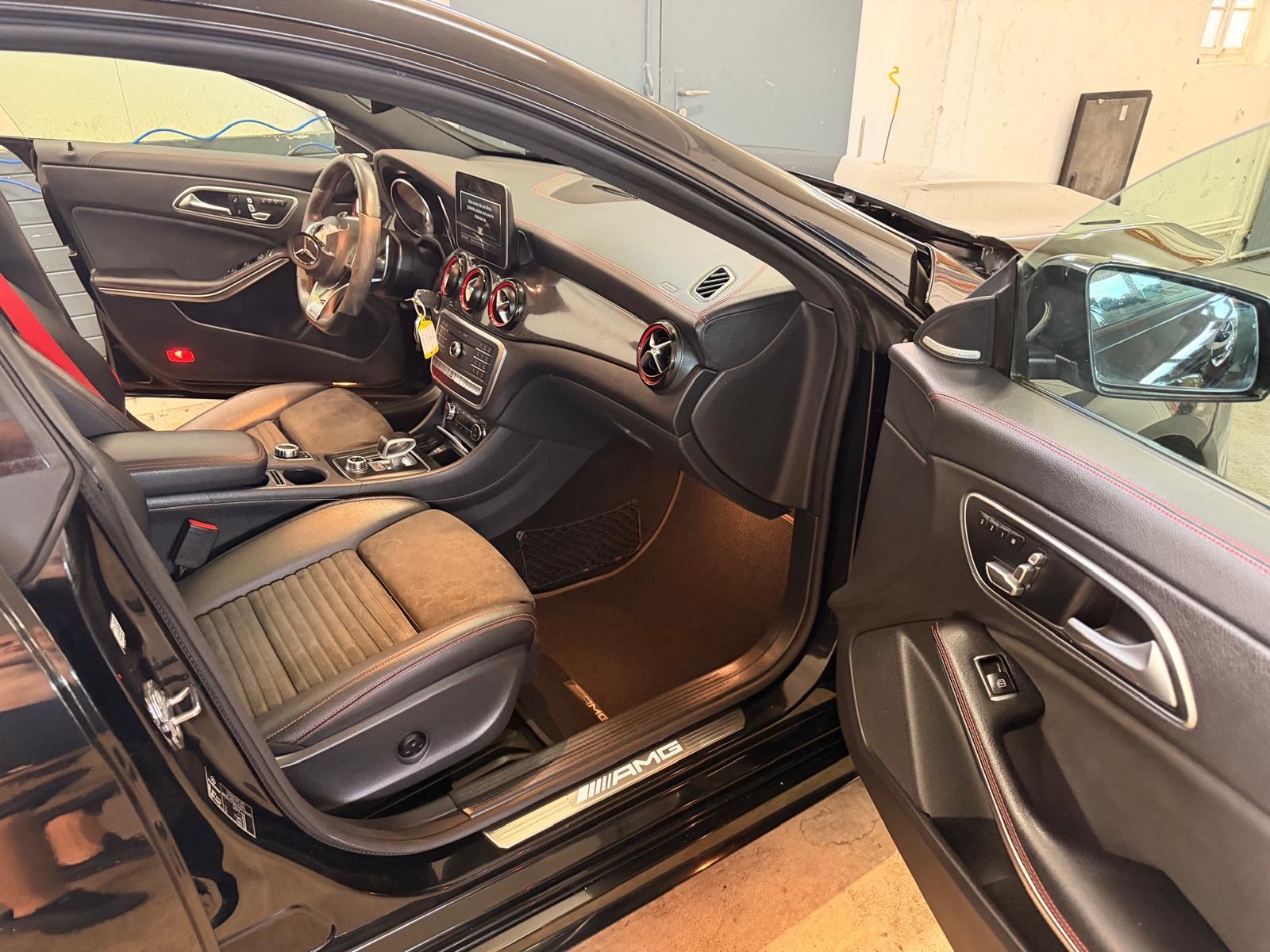 MERCEDES-BENZ CLA 45 AMG 4Matic Speedshift-image-13