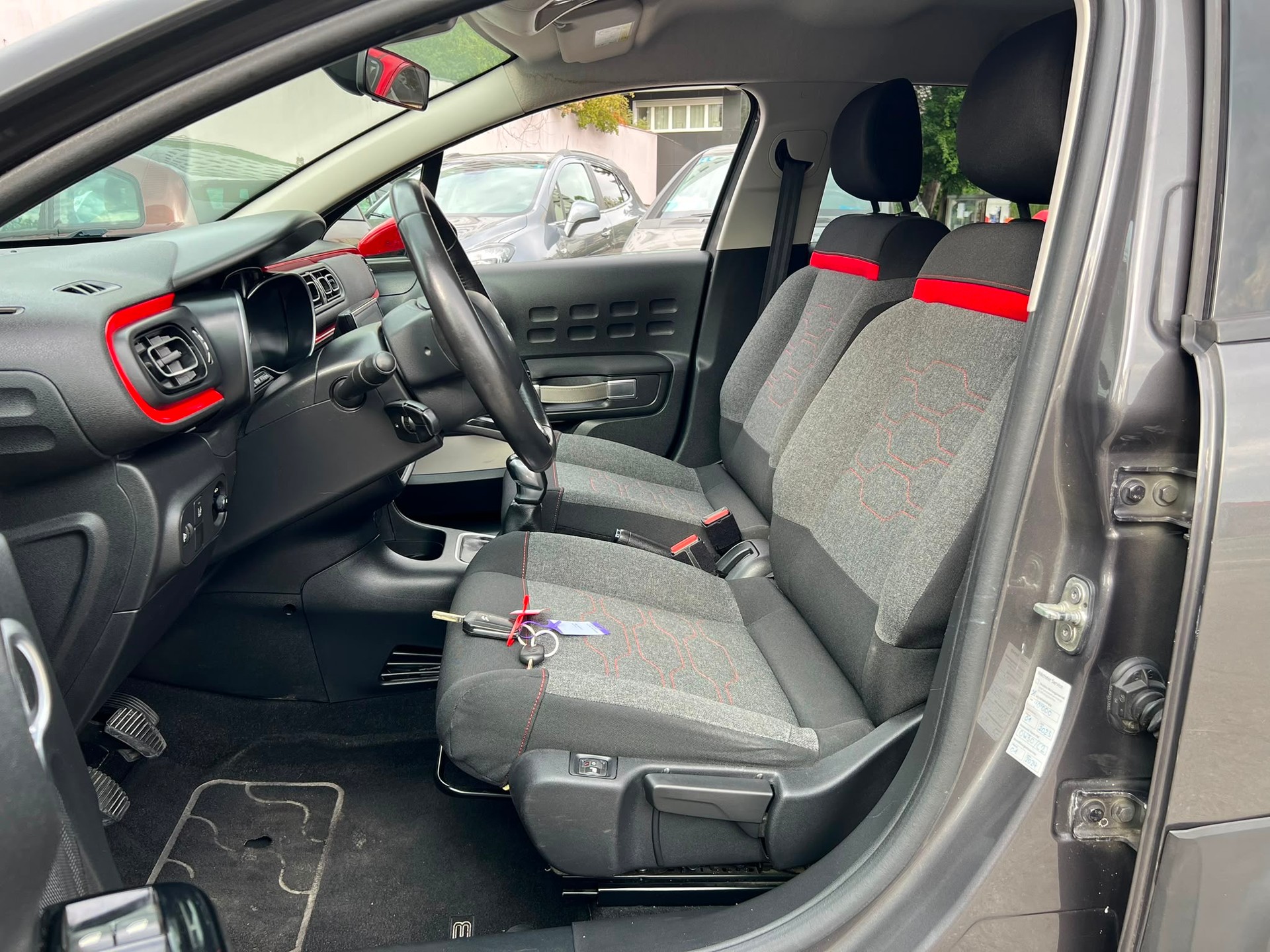 CITROEN C3 1.2i PureTech Shine-image-5