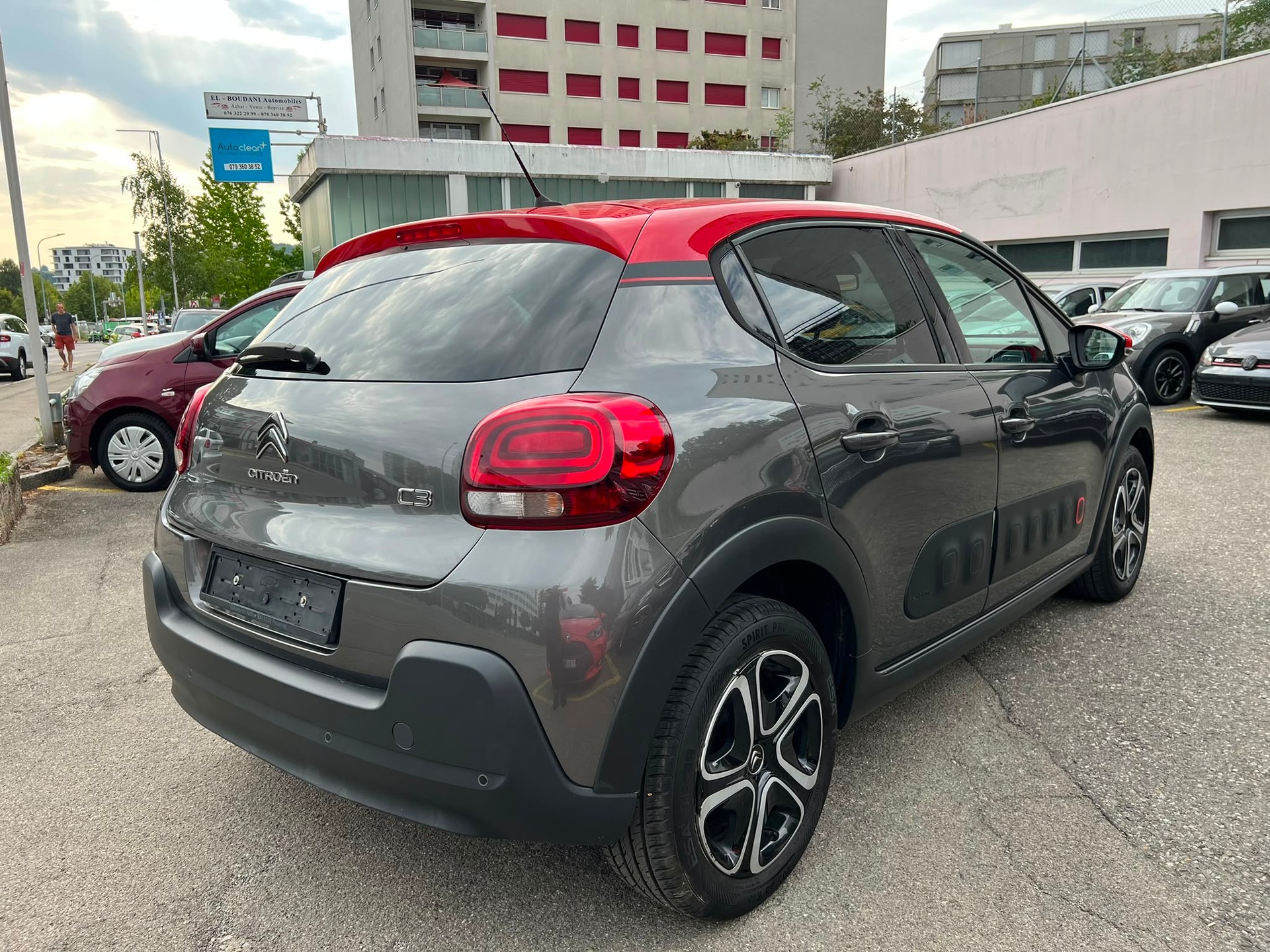 CITROEN C3 1.2i PureTech Shine-image-13