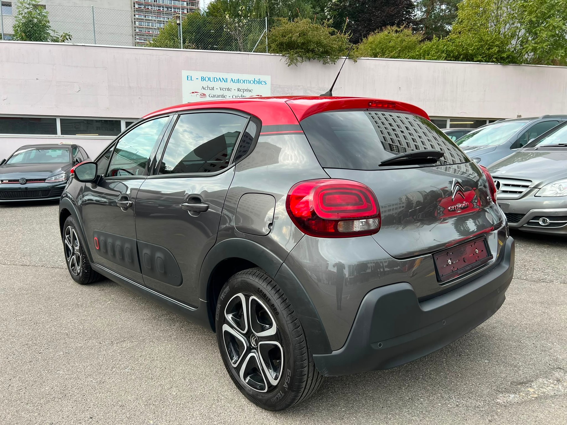 CITROEN C3 1.2i PureTech Shine-image-10