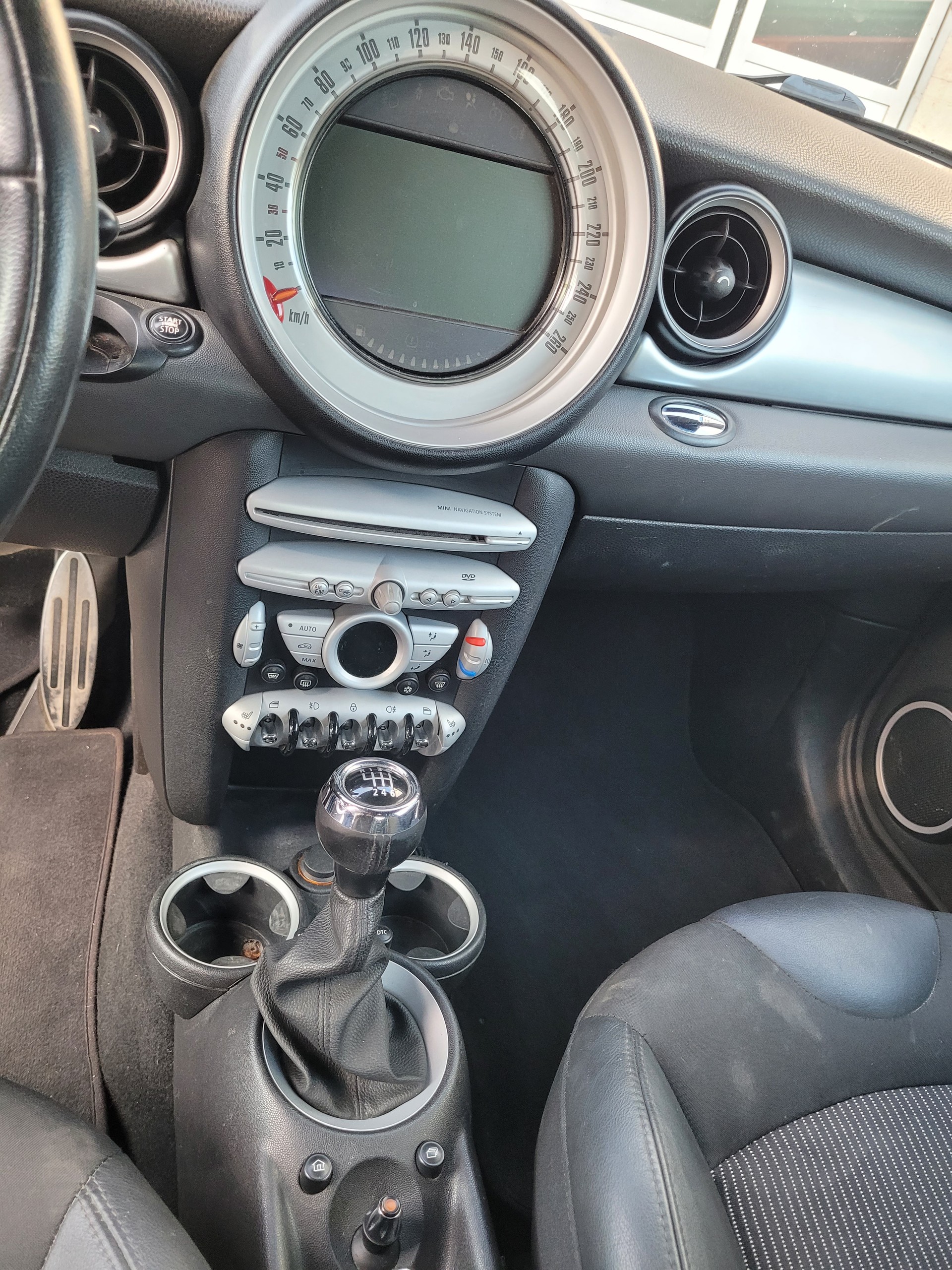 MINI Cooper S-image-10