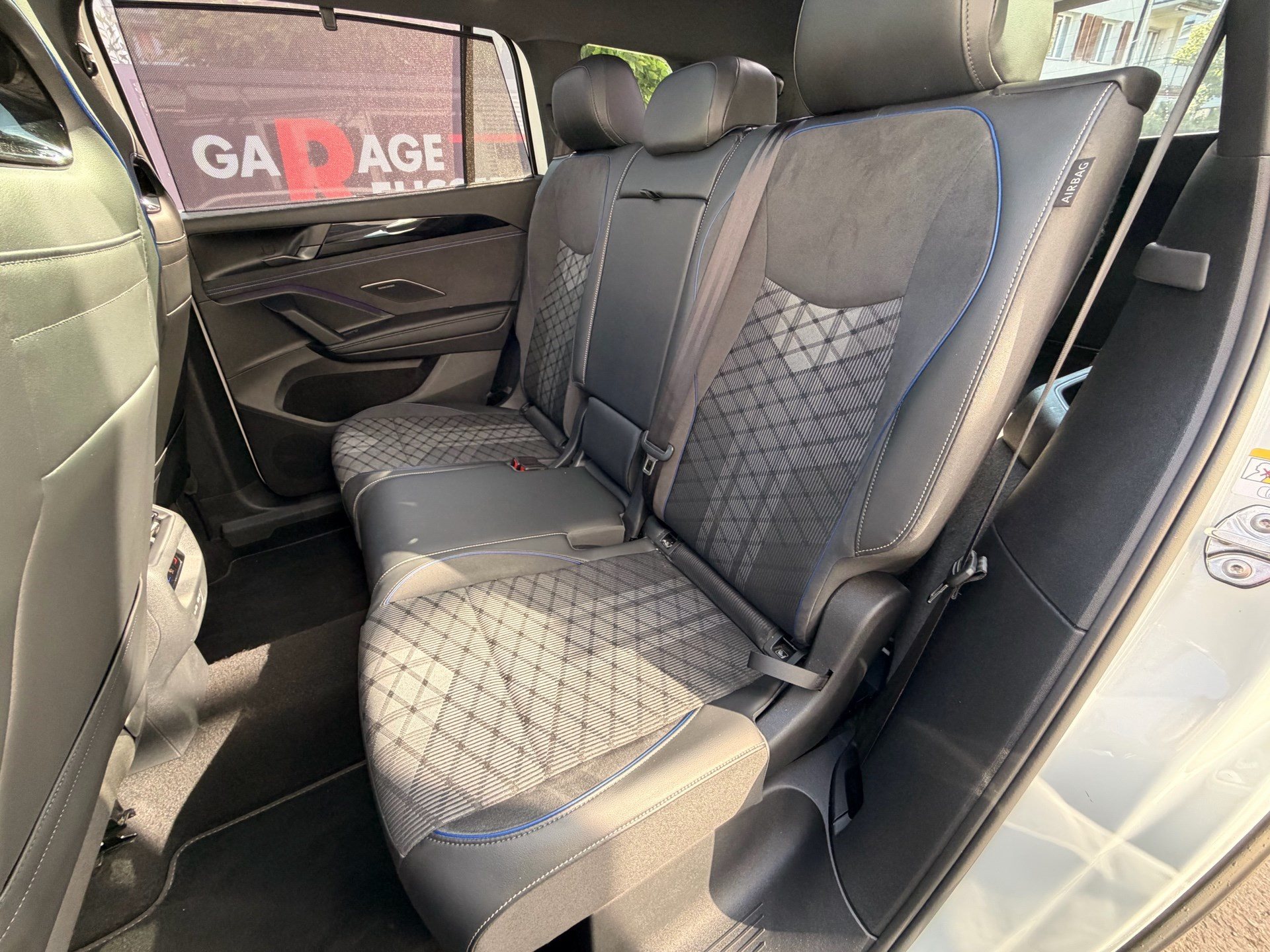 VW Tayron 2.0 TDI 193 PS 4Motion R-LINE *** BLACK STYLE PAKET & 360 GRAD KAMERA-image-25