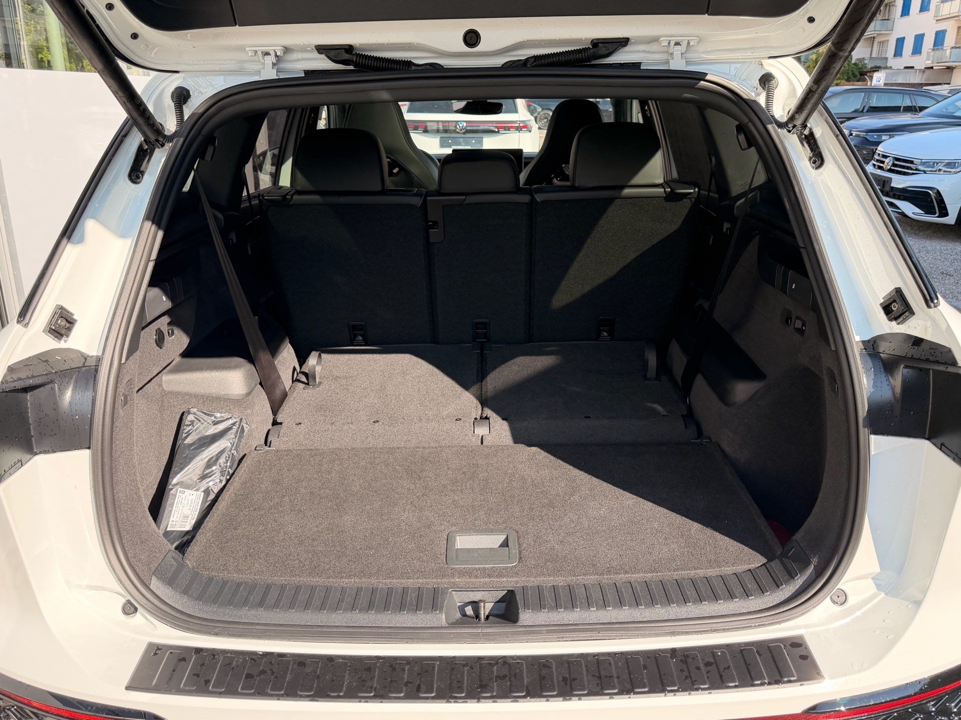 VW Tayron 2.0 TDI 193 PS 4Motion R-LINE *** BLACK STYLE PAKET & 360 GRAD KAMERA-image-28