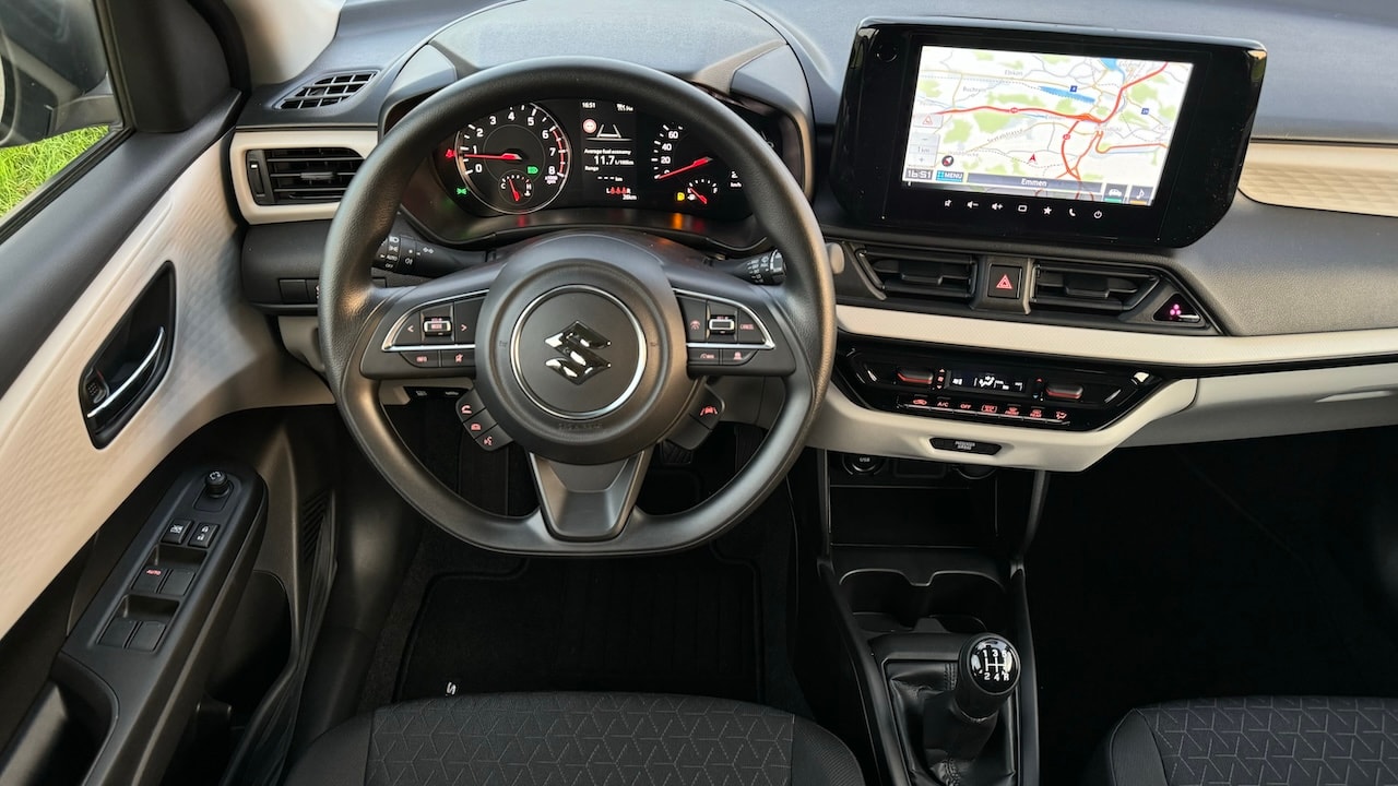 SUZUKI NEW SWIFT 1.2 COMPACT HYBRID 4X4-image-17