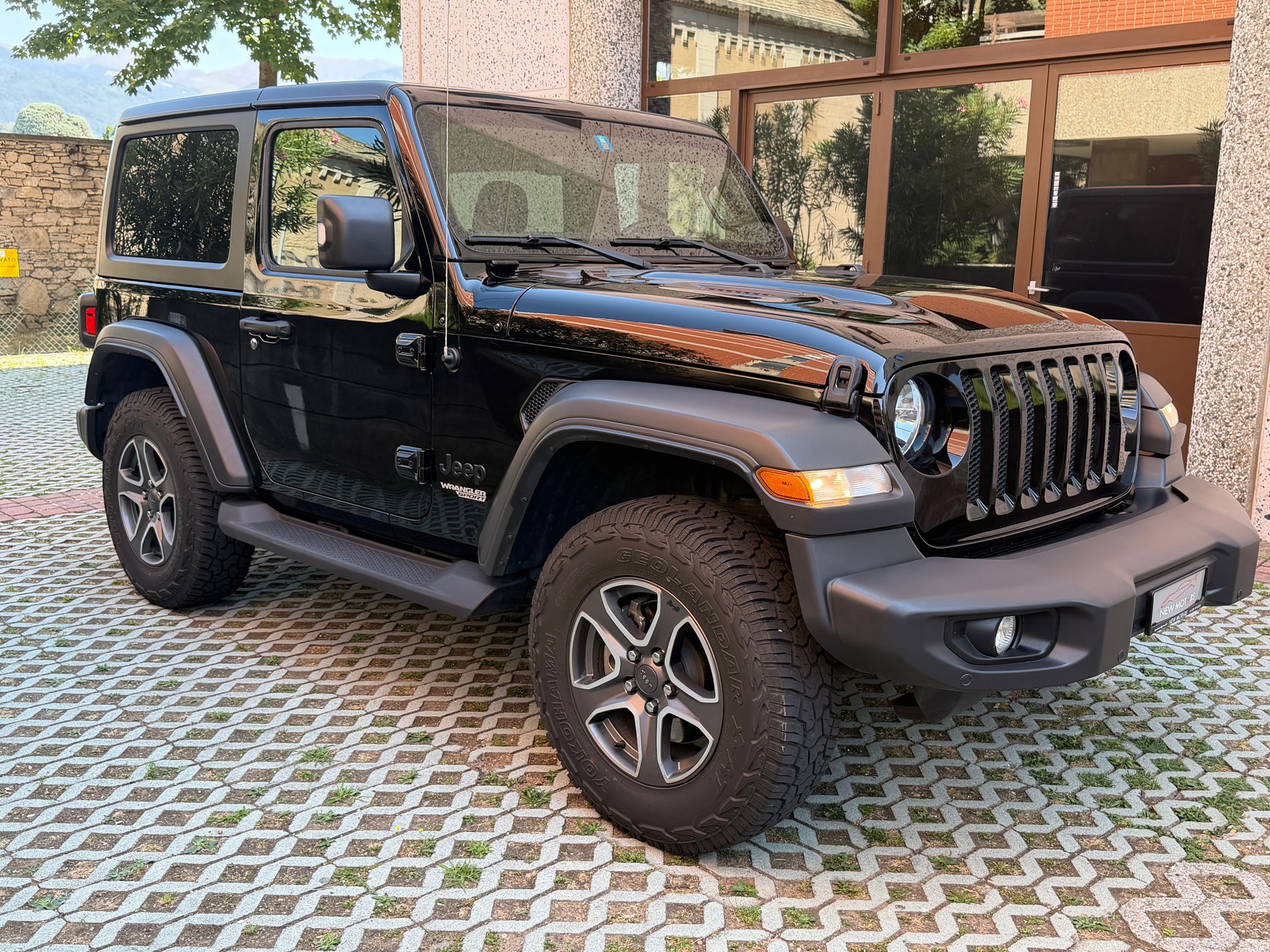 JEEP Wrangler 2.0 Sport Automatic-image-2