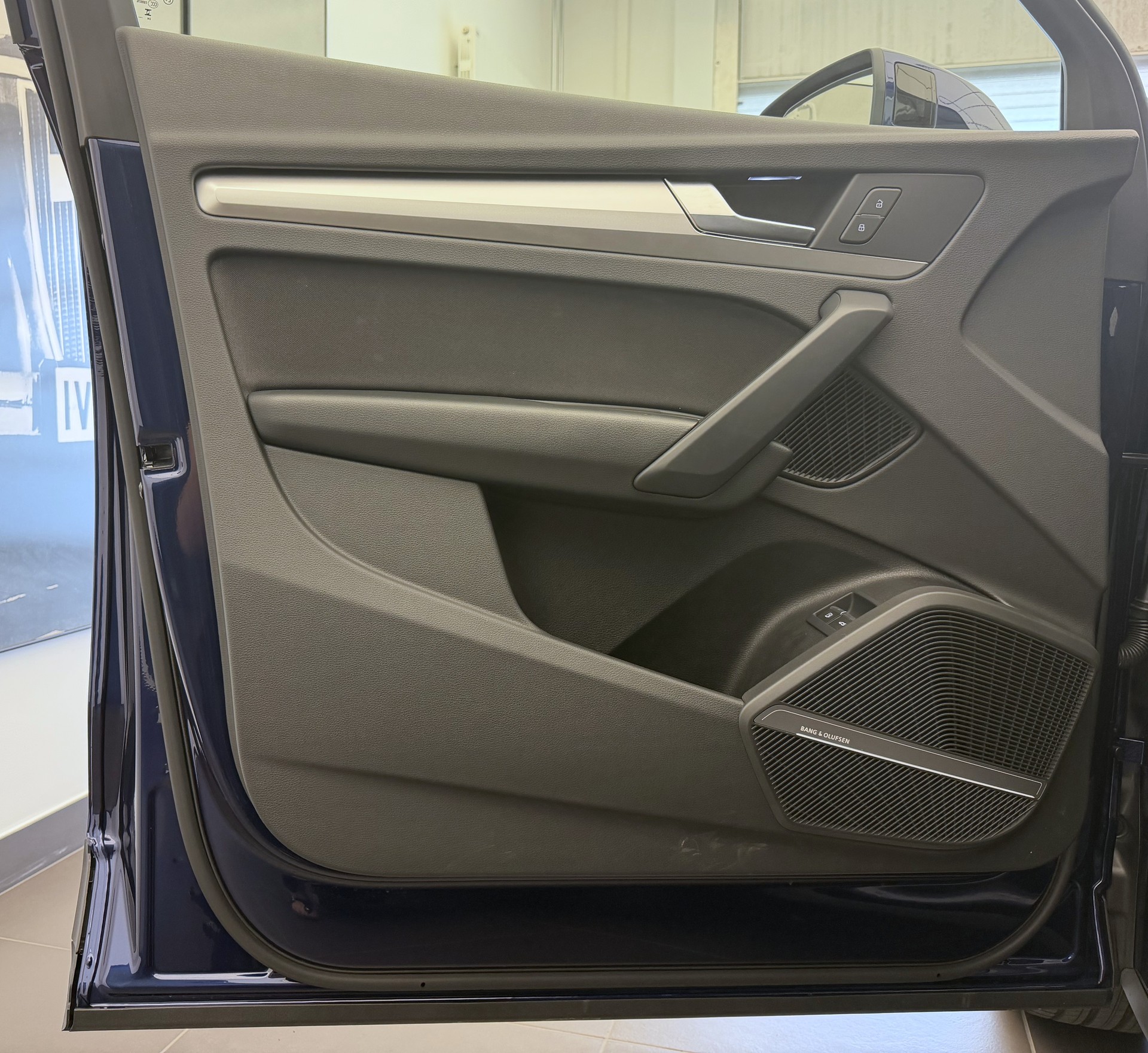 AUDI Q5 50 TFSI e PHEV quattro S-tronic-image-3