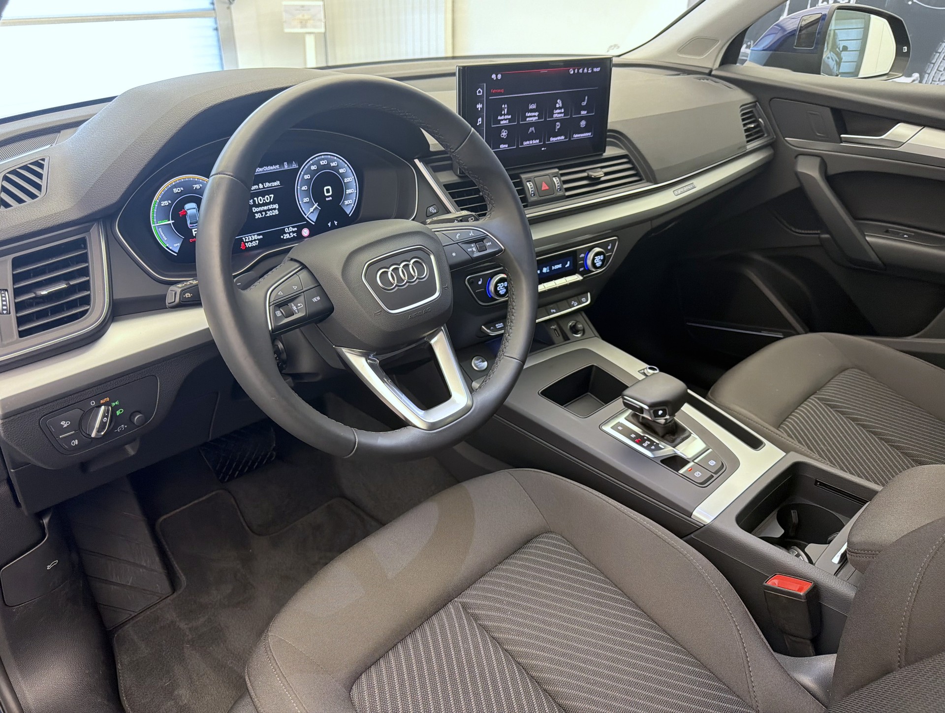 AUDI Q5 50 TFSI e PHEV quattro S-tronic-image-6