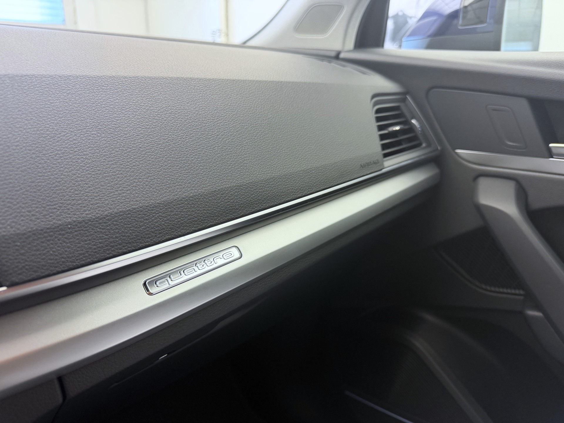 AUDI Q5 50 TFSI e PHEV quattro S-tronic-image-18