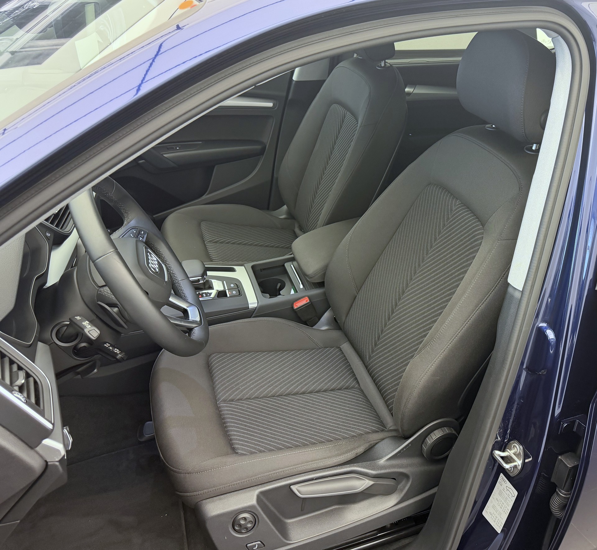 AUDI Q5 50 TFSI e PHEV quattro S-tronic-image-5