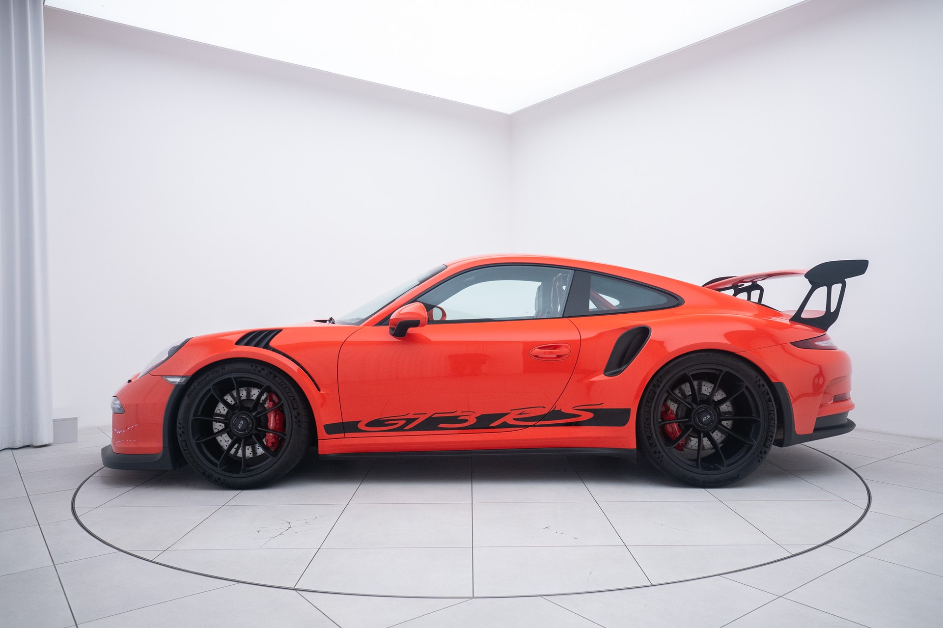 PORSCHE 911 GT3 RS PDK-showroom-element-1