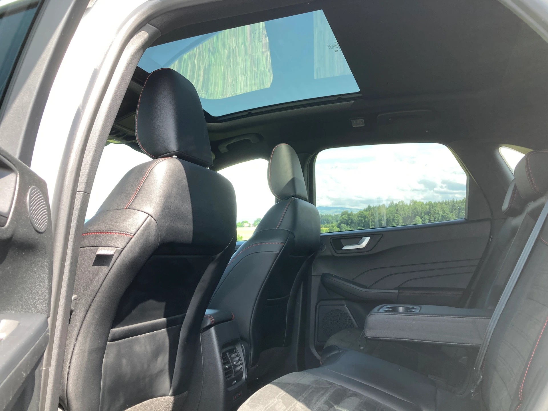 FORD Kuga 2.5 FHEV ST-Line X 4WD-image-8
