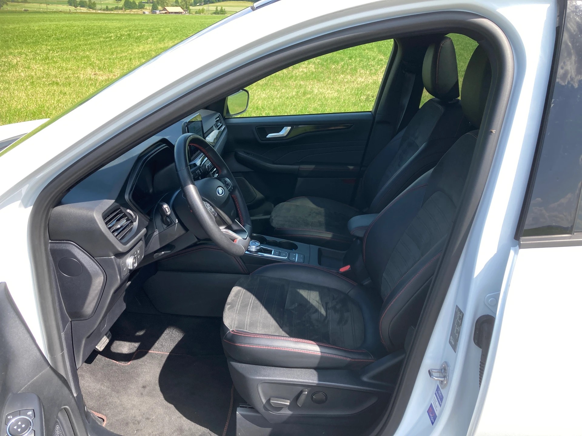 FORD Kuga 2.5 FHEV ST-Line X 4WD-image-9