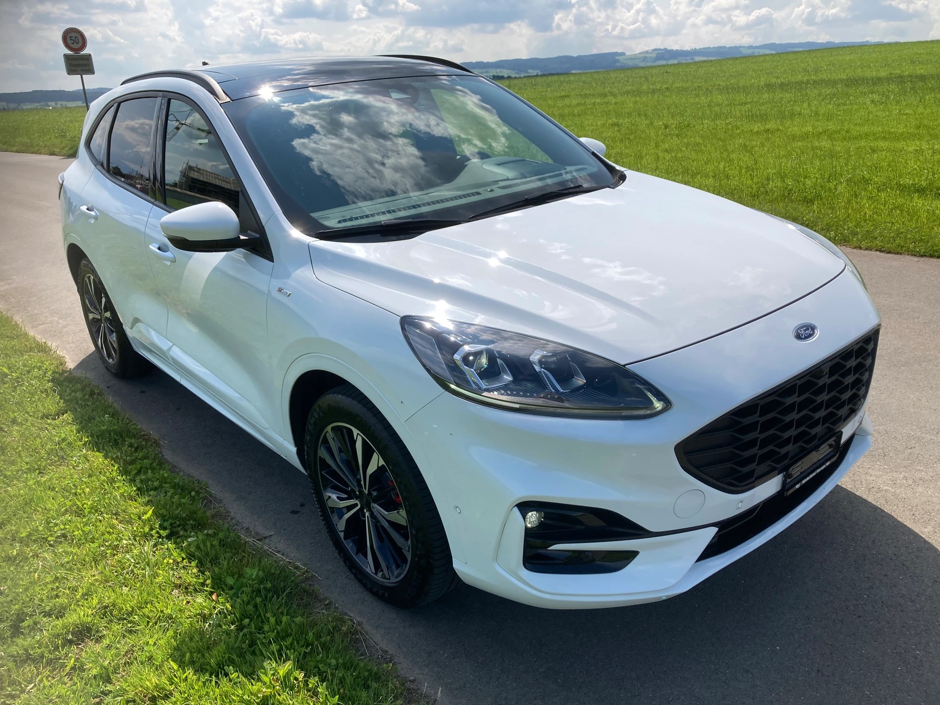 FORD Kuga 2.5 FHEV ST-Line X 4WD-image-1