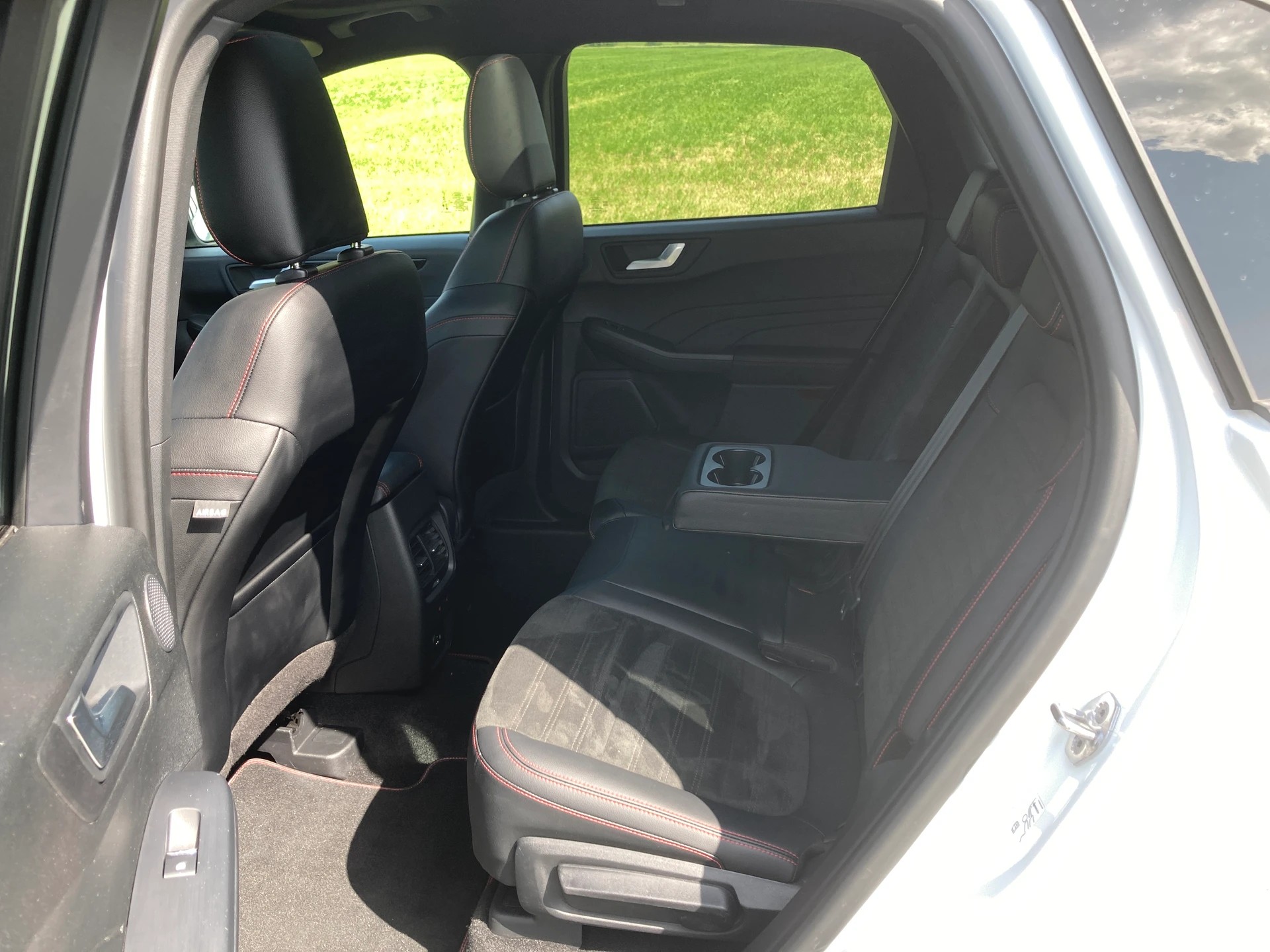 FORD Kuga 2.5 FHEV ST-Line X 4WD-image-7