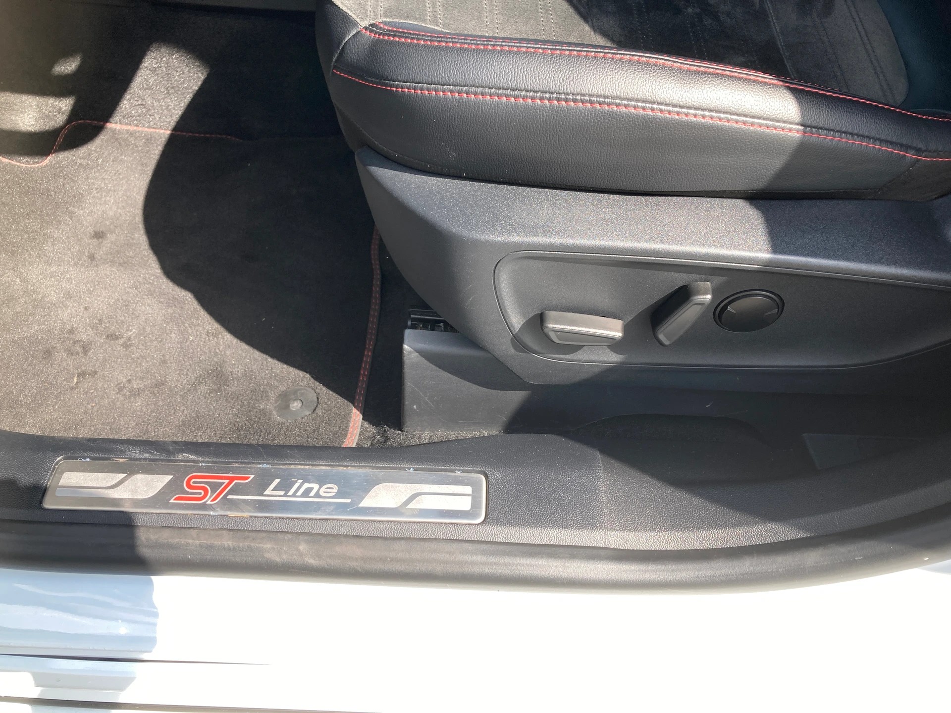 FORD Kuga 2.5 FHEV ST-Line X 4WD-image-11